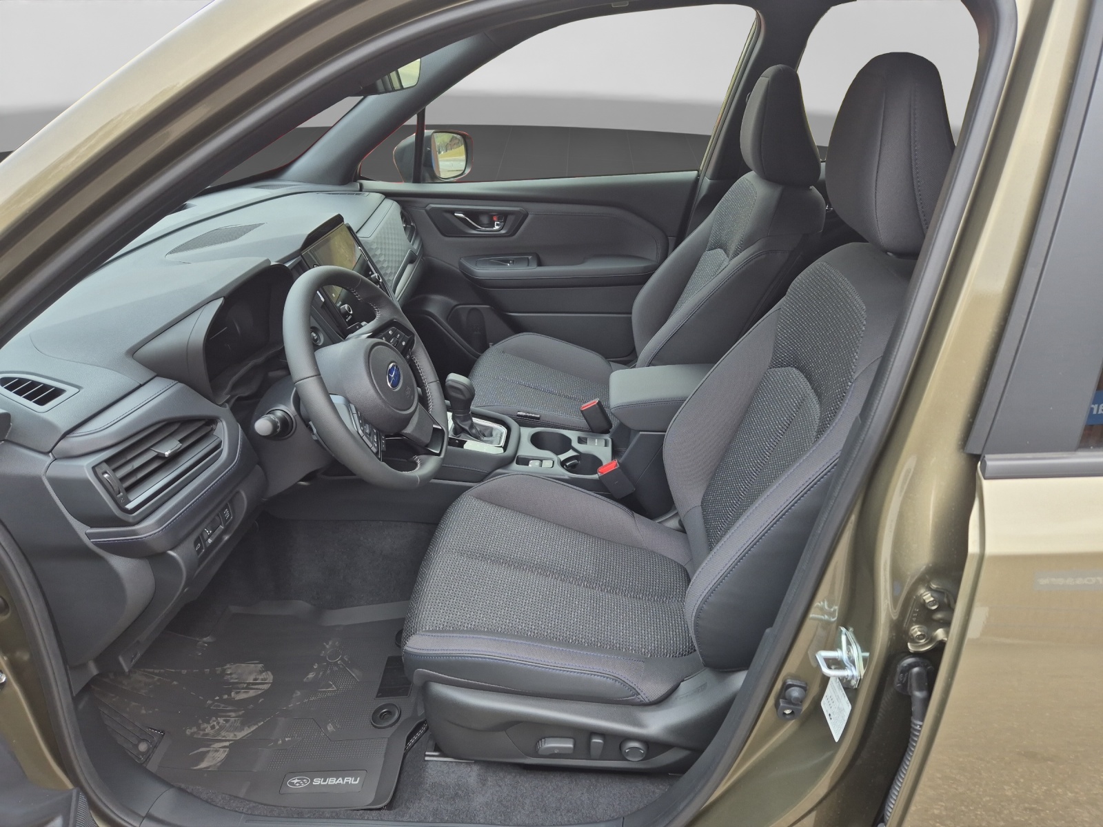 SUBARU Forester 2.0i e-Boxer Swiss Plus Lineartronic-image-8