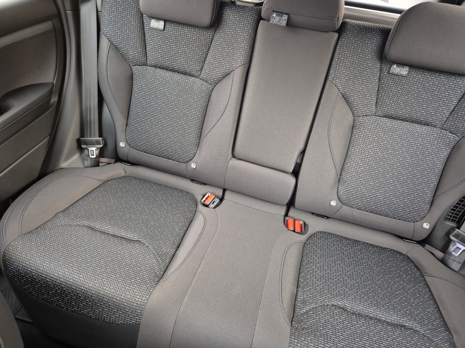 SUBARU Forester 2.0i e-Boxer Swiss Plus Lineartronic-image-12