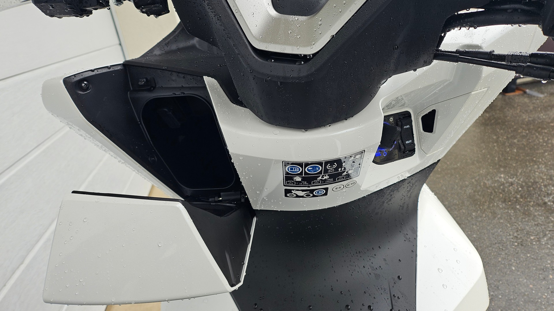 HONDA PCX 125 i ABS / DX Edition-image-13