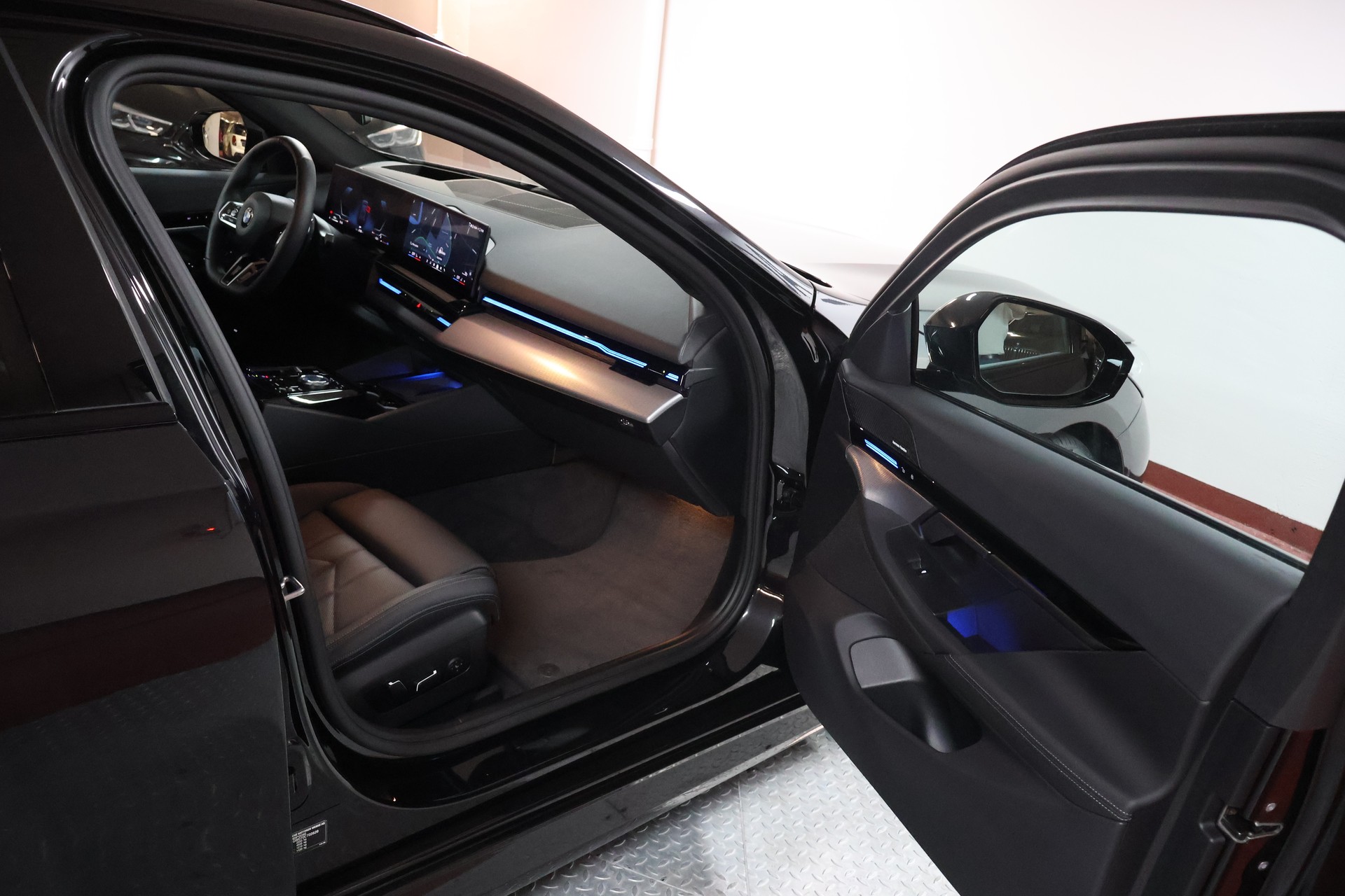 BMW 520d xDrive 48V Touring Pure M Sport Edition-image-13