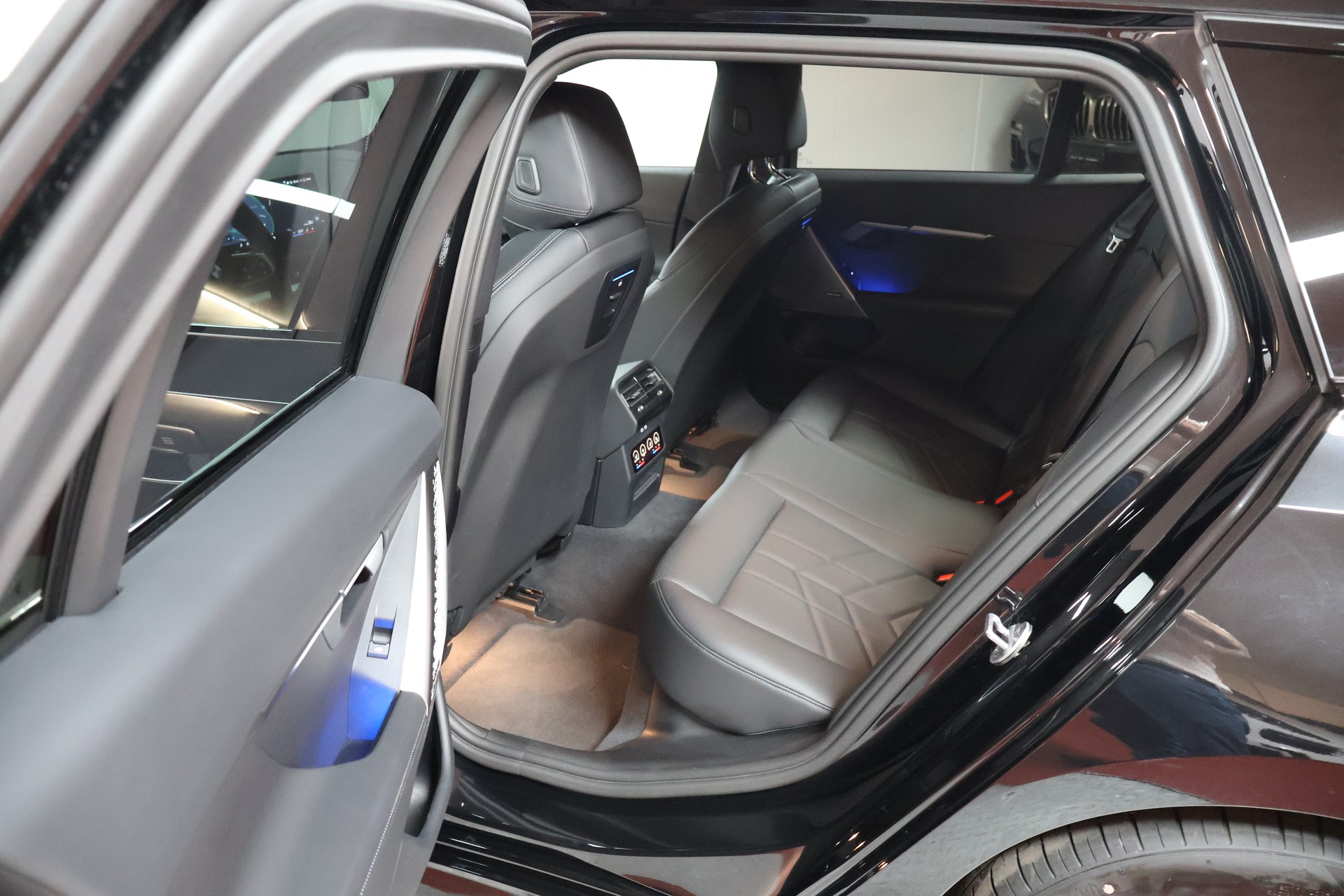 BMW 520d xDrive 48V Touring Pure M Sport Edition-image-11