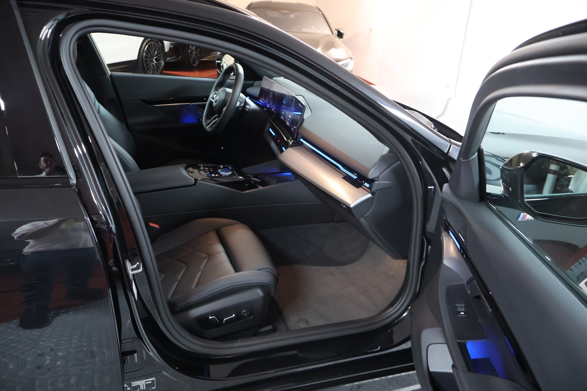 BMW 520d xDrive 48V Touring Pure M Sport Edition-image-12
