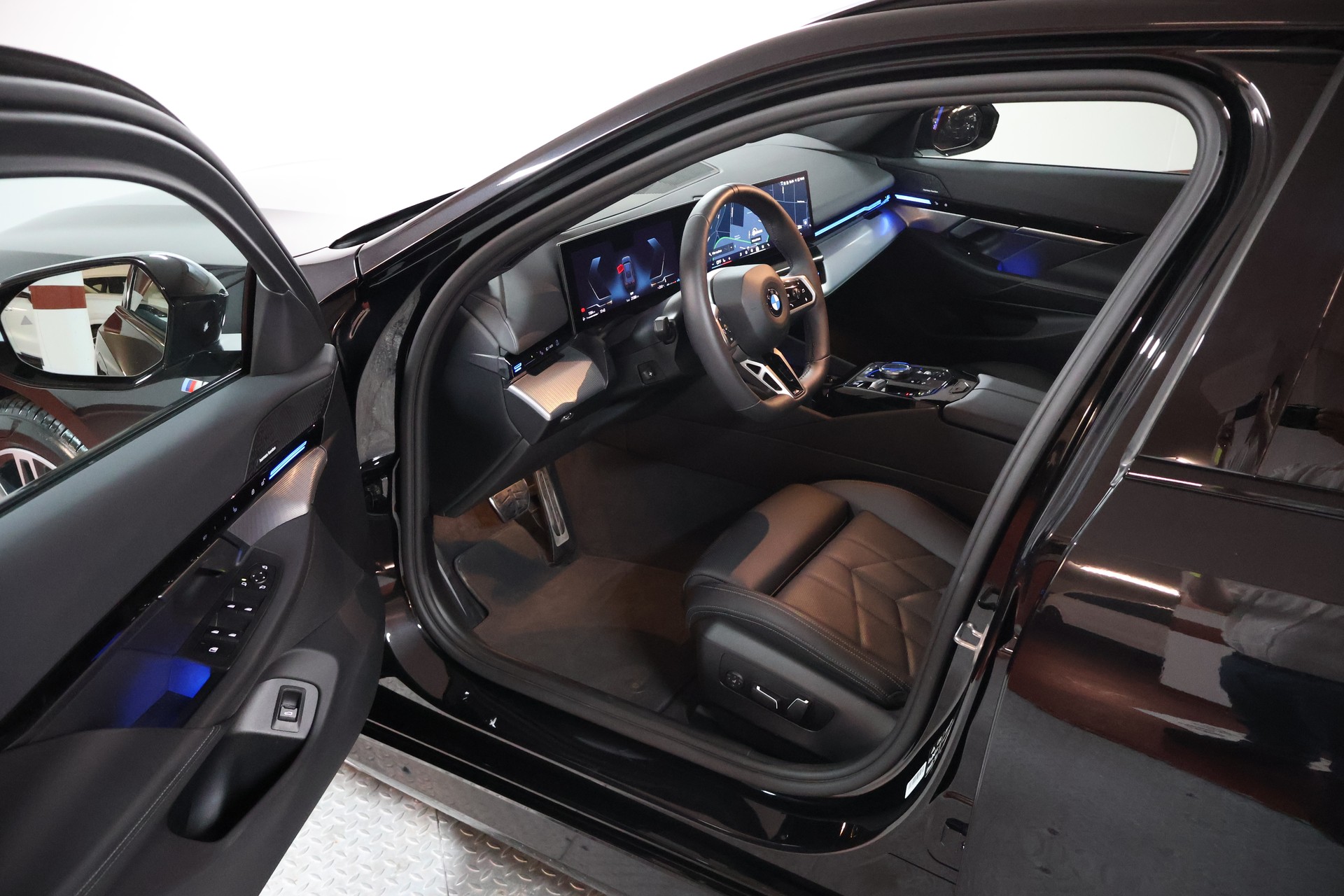 BMW 520d xDrive 48V Touring Pure M Sport Edition-image-7