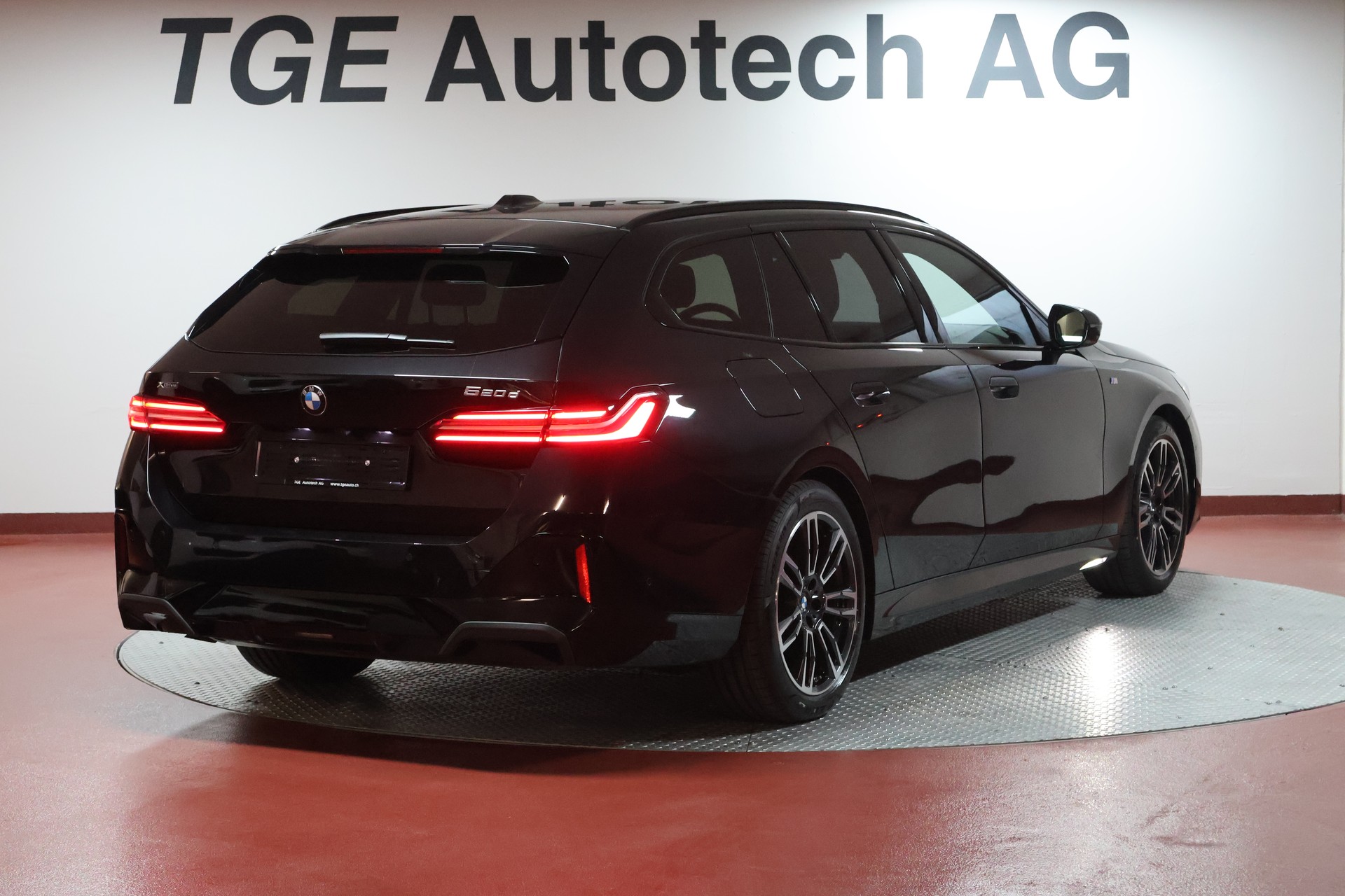 BMW 520d xDrive 48V Touring Pure M Sport Edition-image-17