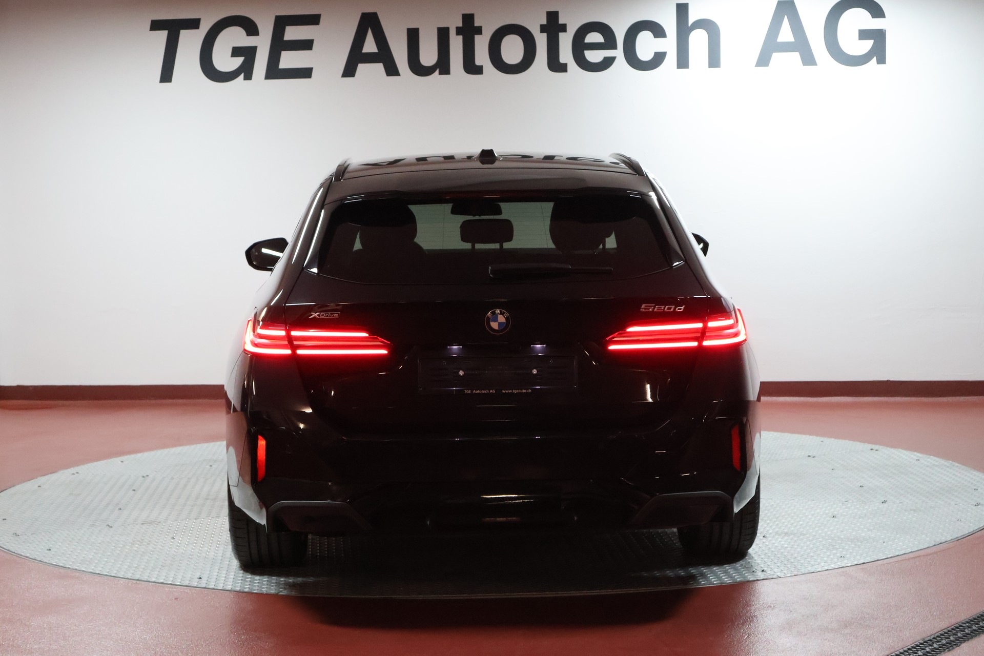 BMW 520d xDrive 48V Touring Pure M Sport Edition-image-18
