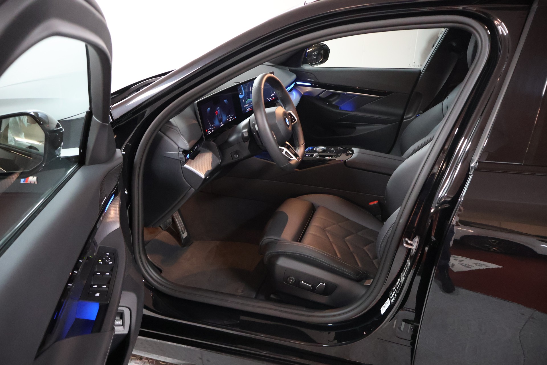 BMW 520d xDrive 48V Touring Pure M Sport Edition-image-8