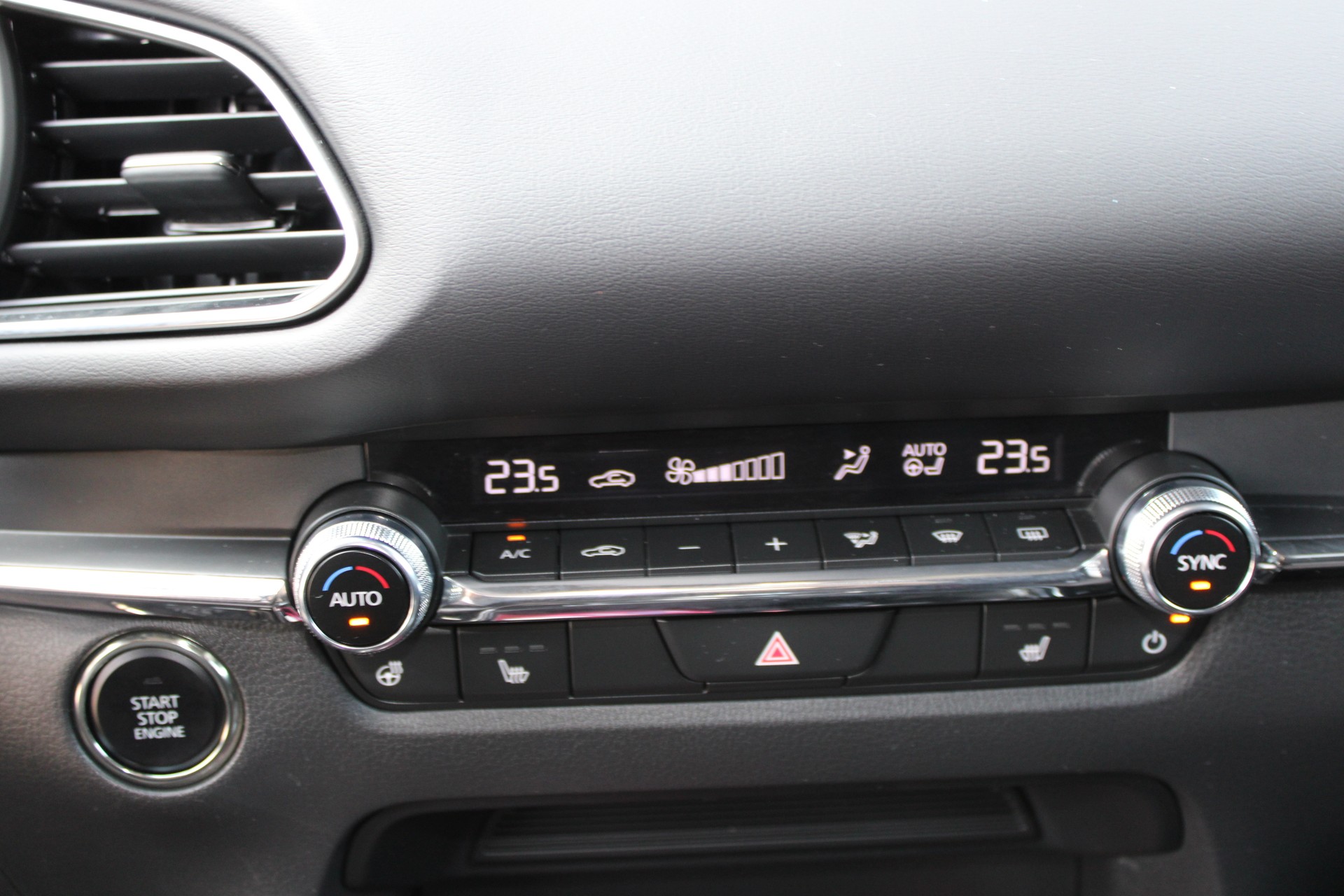 MAZDA CX-30 SKYACTIV-X 186 M Hybrid Takumi AWD-image-18