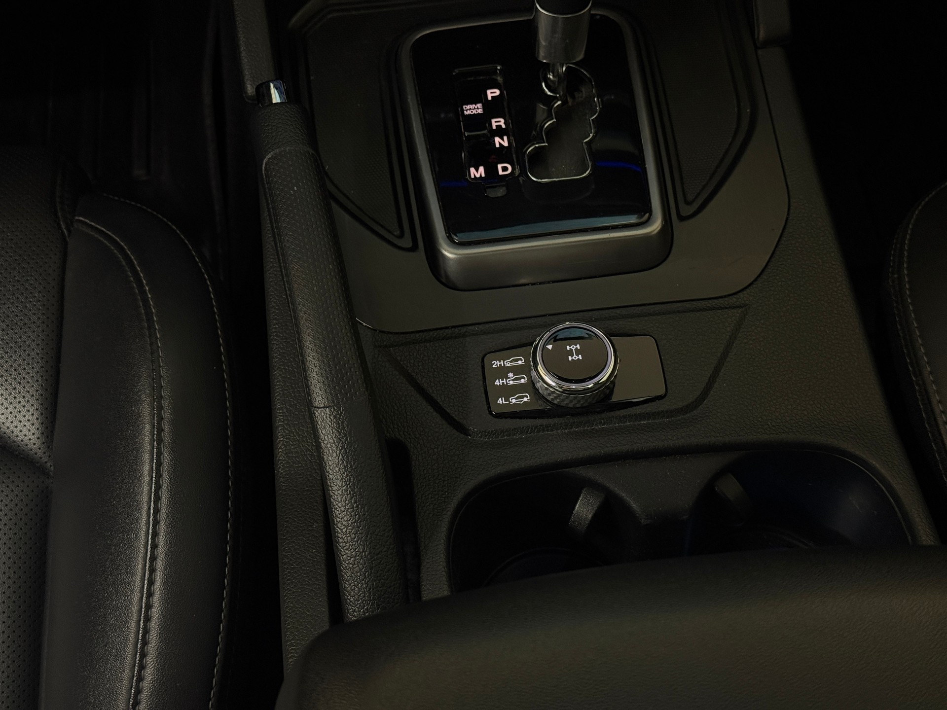 KGM-SsangYong Grand Musso 2.2 Sapphire 4WD A-image-11