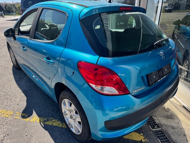 PEUGEOT 207 1.4 Trendy Clim-image-3