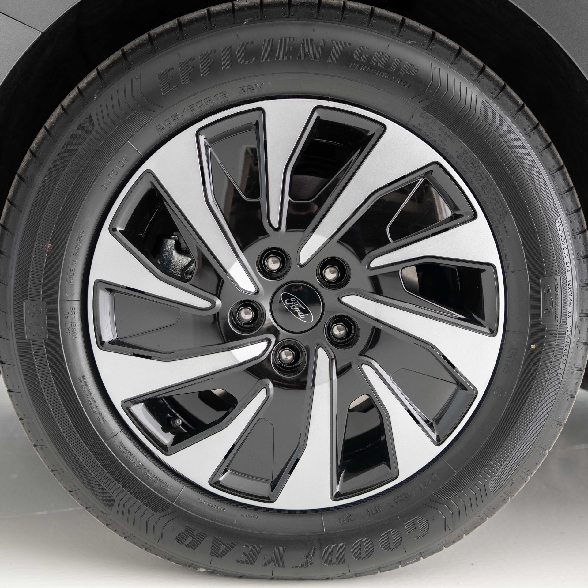 FORD Focus 1.0i EcoB Hybrid 155 Titanium Edition-image-18