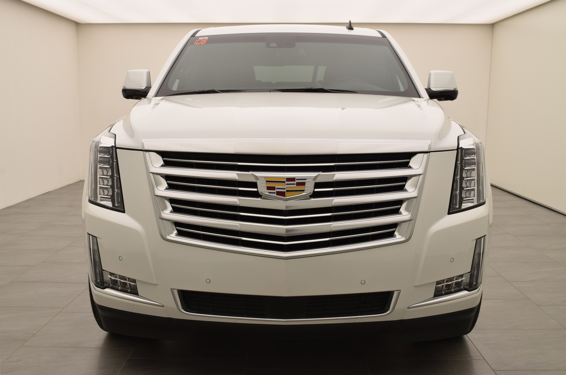 CADILLAC Escalade 6.2 Platinum-showroom-element-2