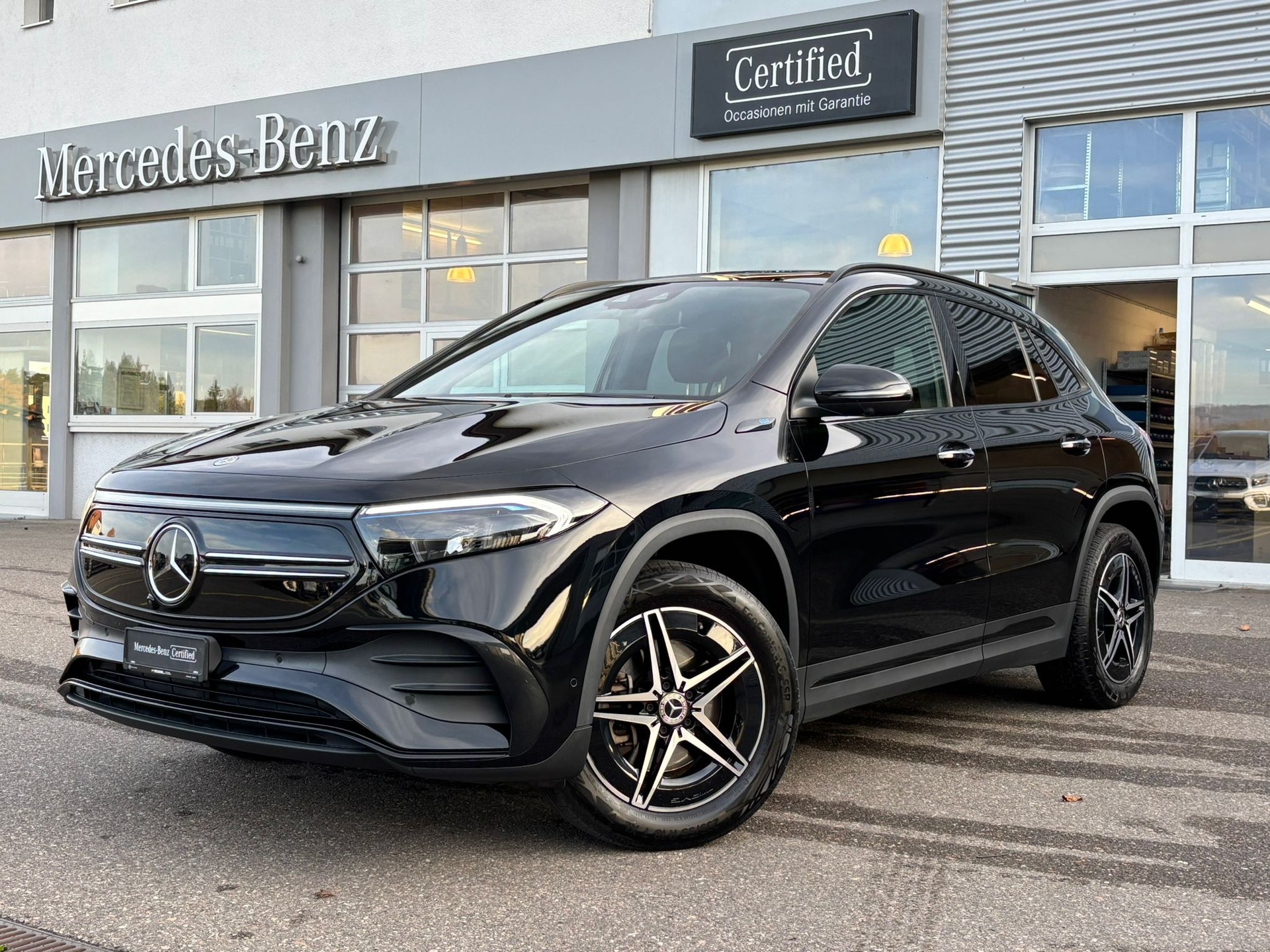 MERCEDES-BENZ EQA 300 AMG-Line 4Matic-image-1