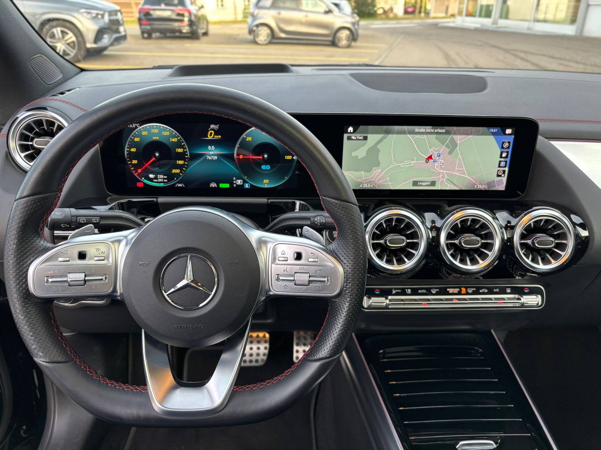 MERCEDES-BENZ EQA 300 AMG-Line 4Matic-image-10