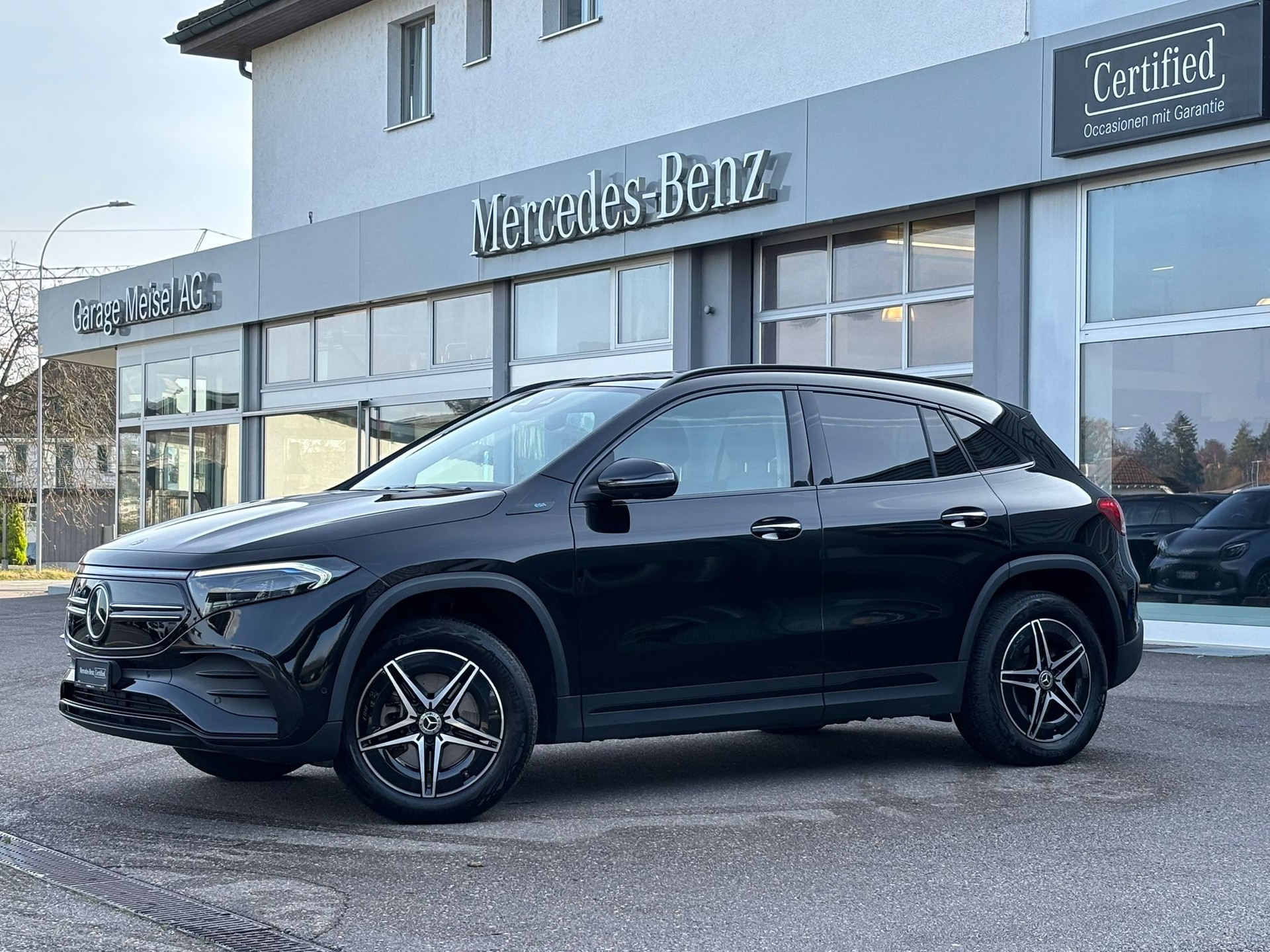 MERCEDES-BENZ EQA 300 AMG-Line 4Matic