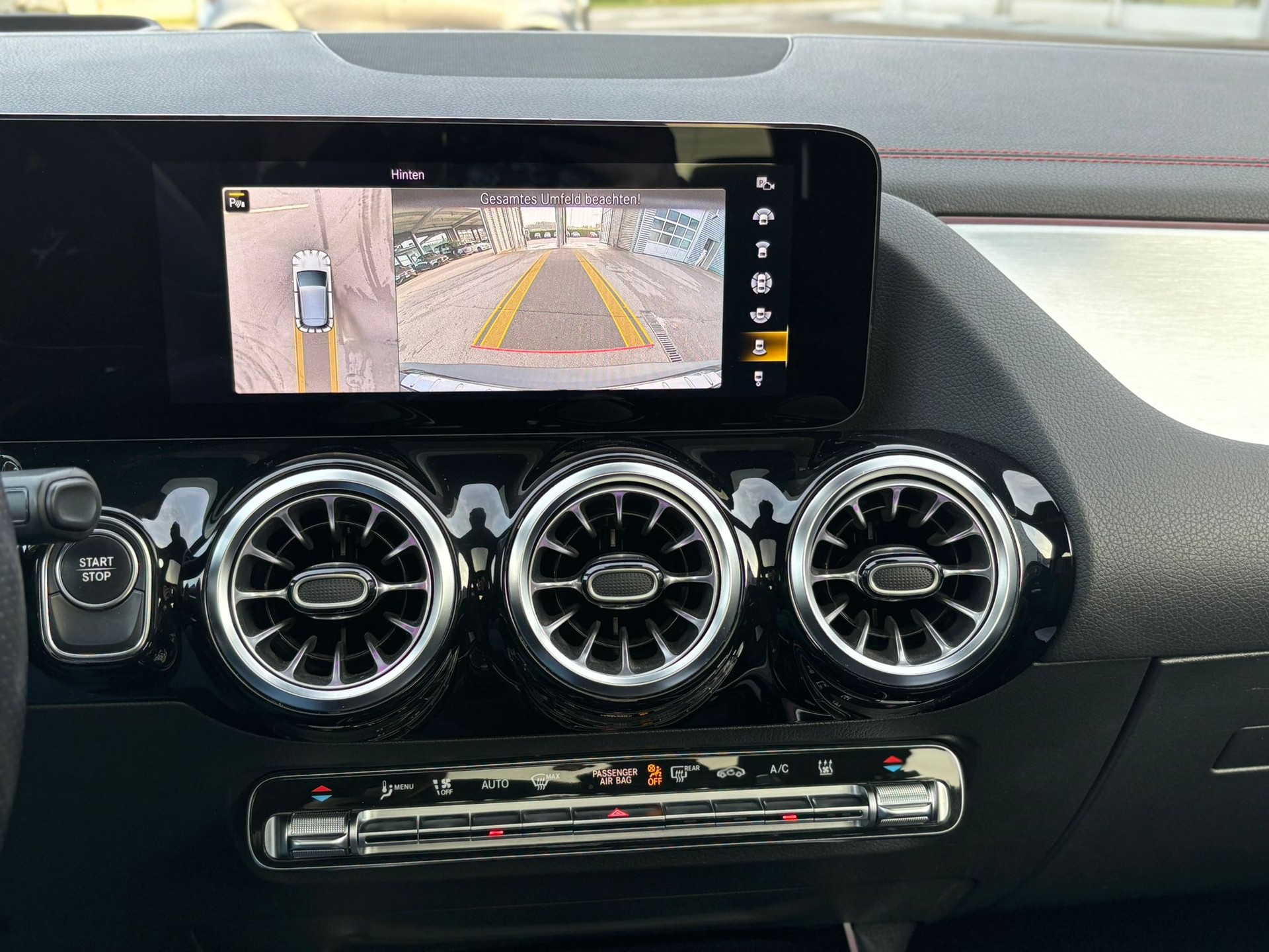 MERCEDES-BENZ EQA 300 AMG-Line 4Matic-image-11