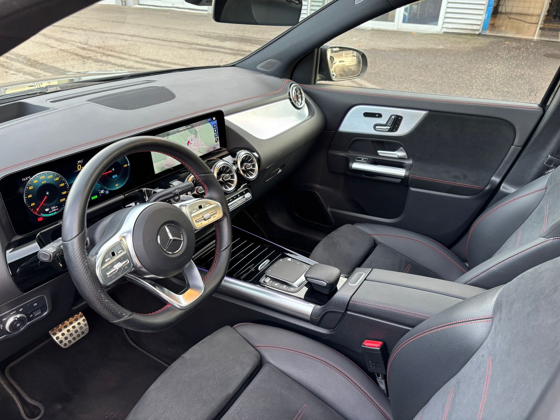 MERCEDES-BENZ EQA 300 AMG-Line 4Matic-image-6