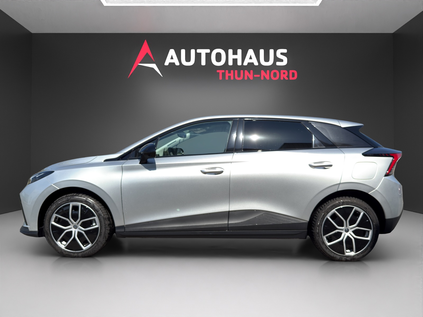 MG 4 64kWh Luxury-showroom-element-1