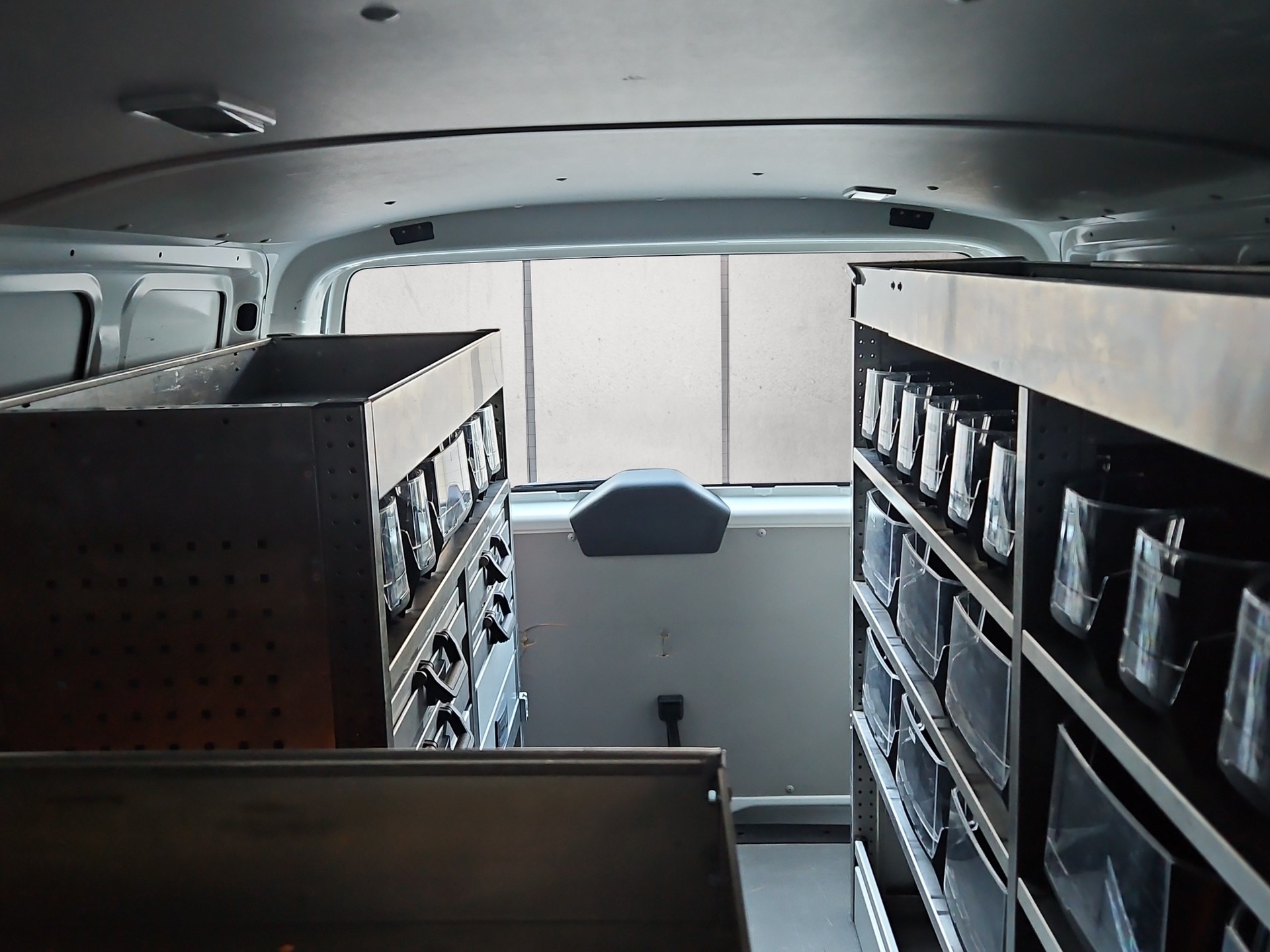 VW T6 Transporter 2.0 TDI - Innenausbau-image-10