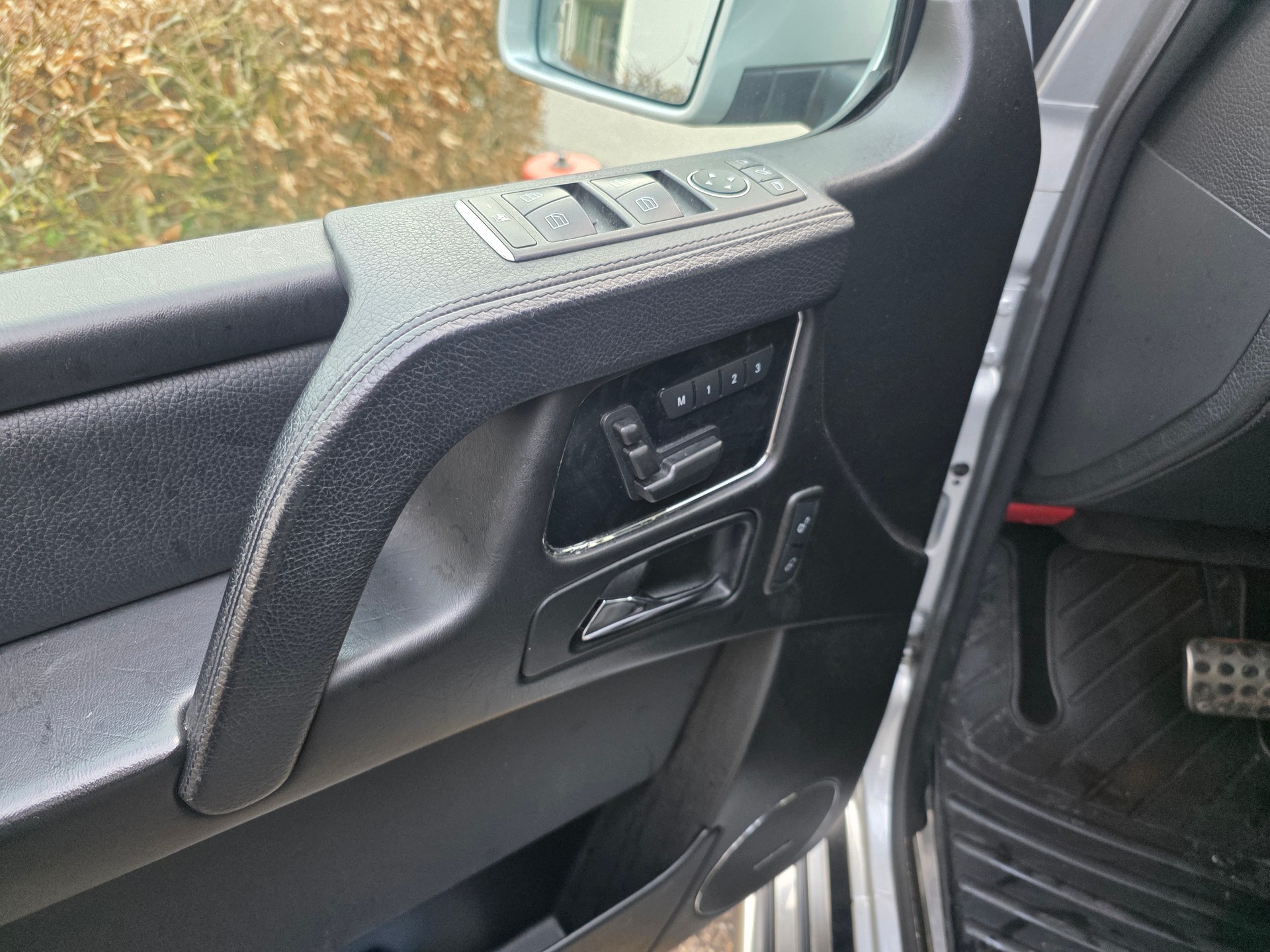 MERCEDES-BENZ G 350-image-18