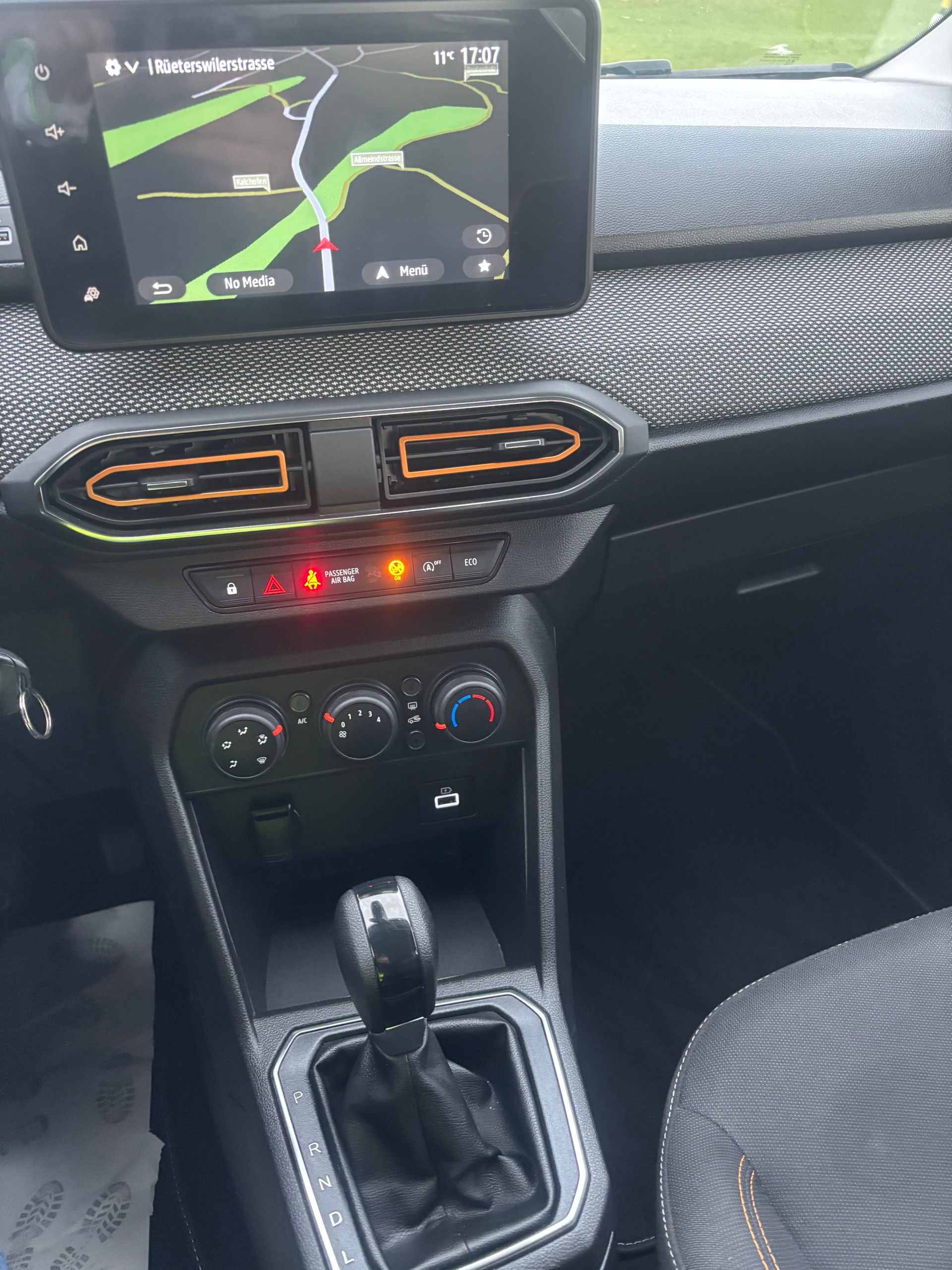 DACIA Sandero TCe 90 Comfort CVT-image-11