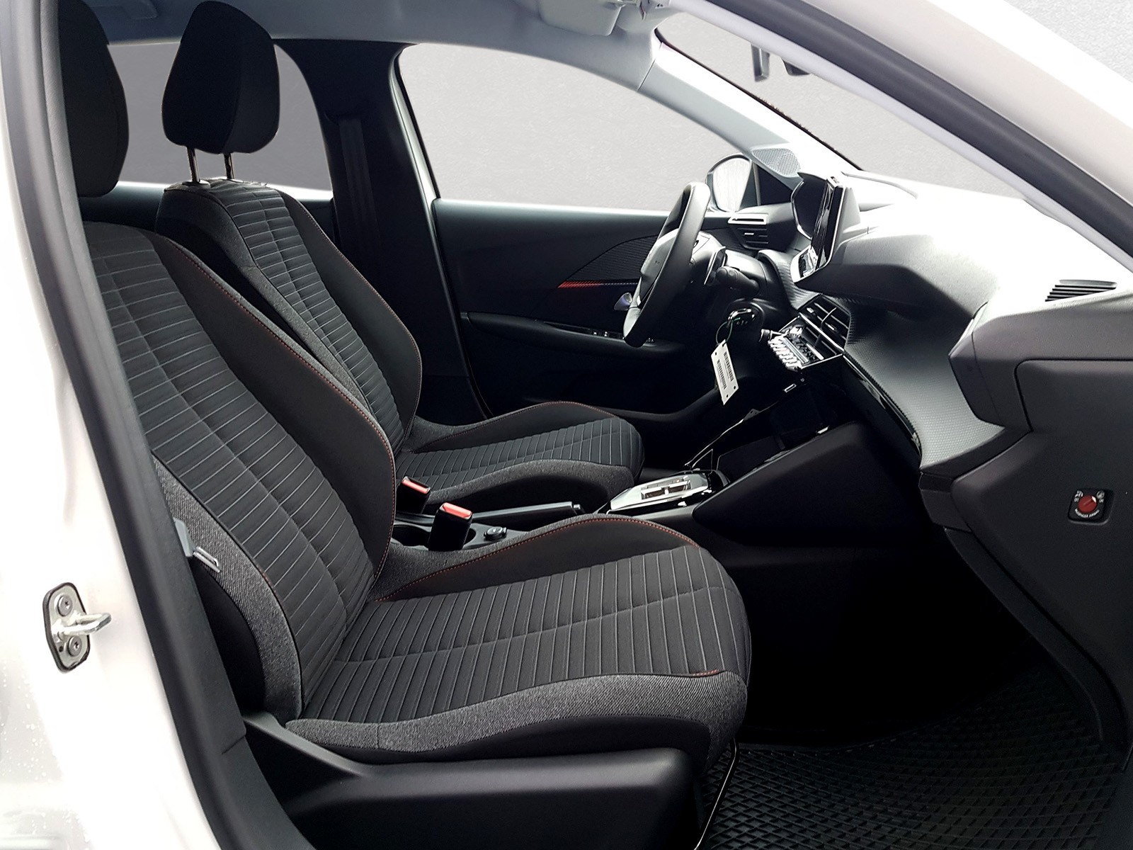 PEUGEOT 208 1.2 Hybrid Allure Premium-image-8