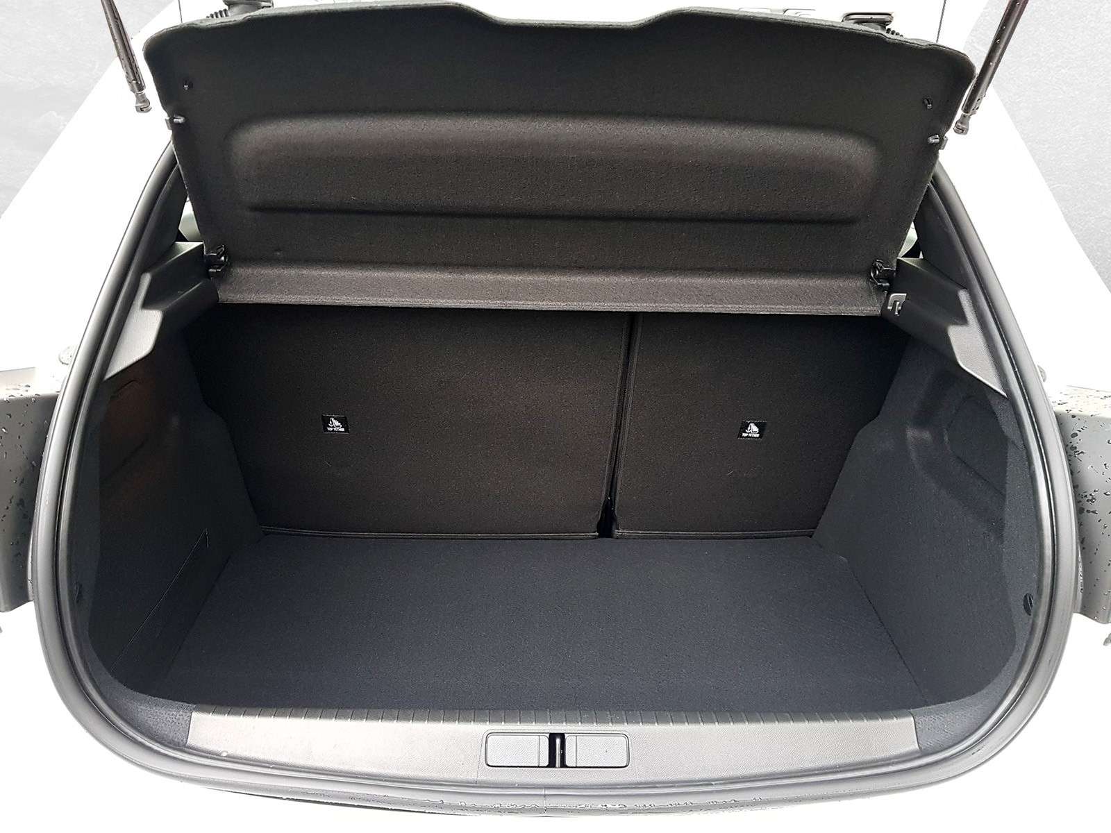 PEUGEOT 208 1.2 Hybrid Allure Premium-image-5