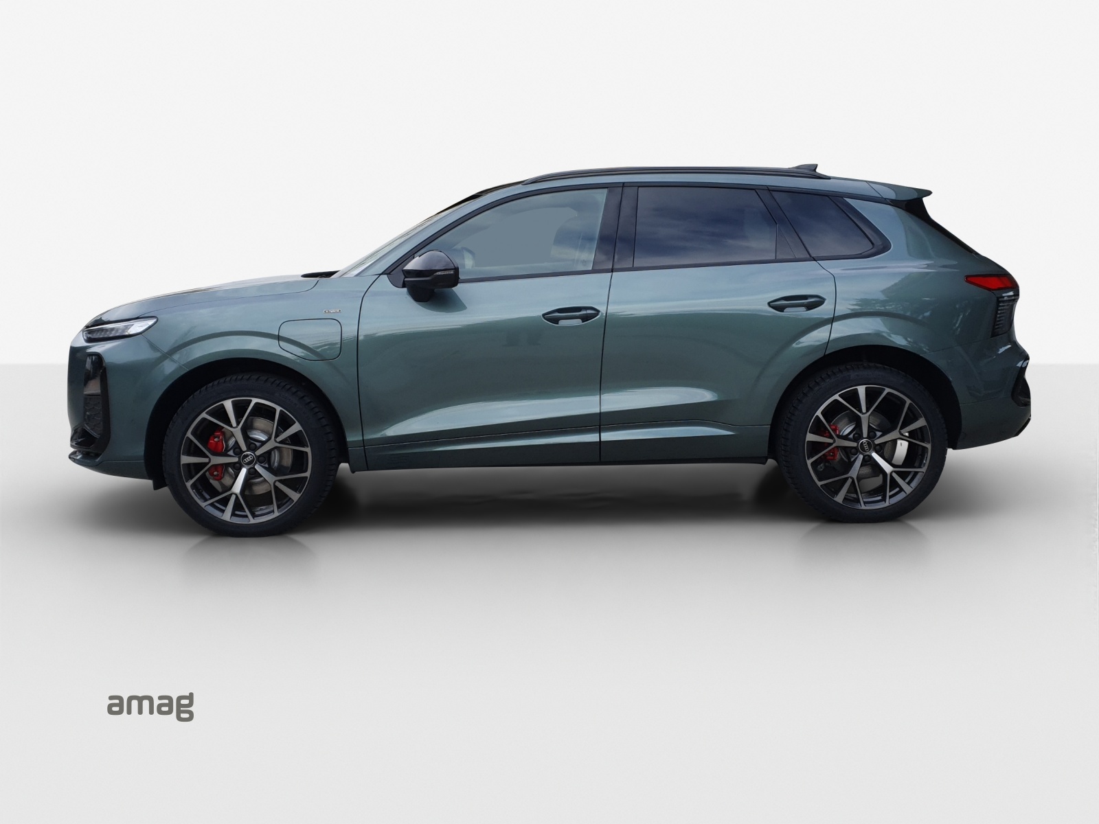 AUDI Q3 SUV e-hybrid 200 kW S tronig-showroom-element-1