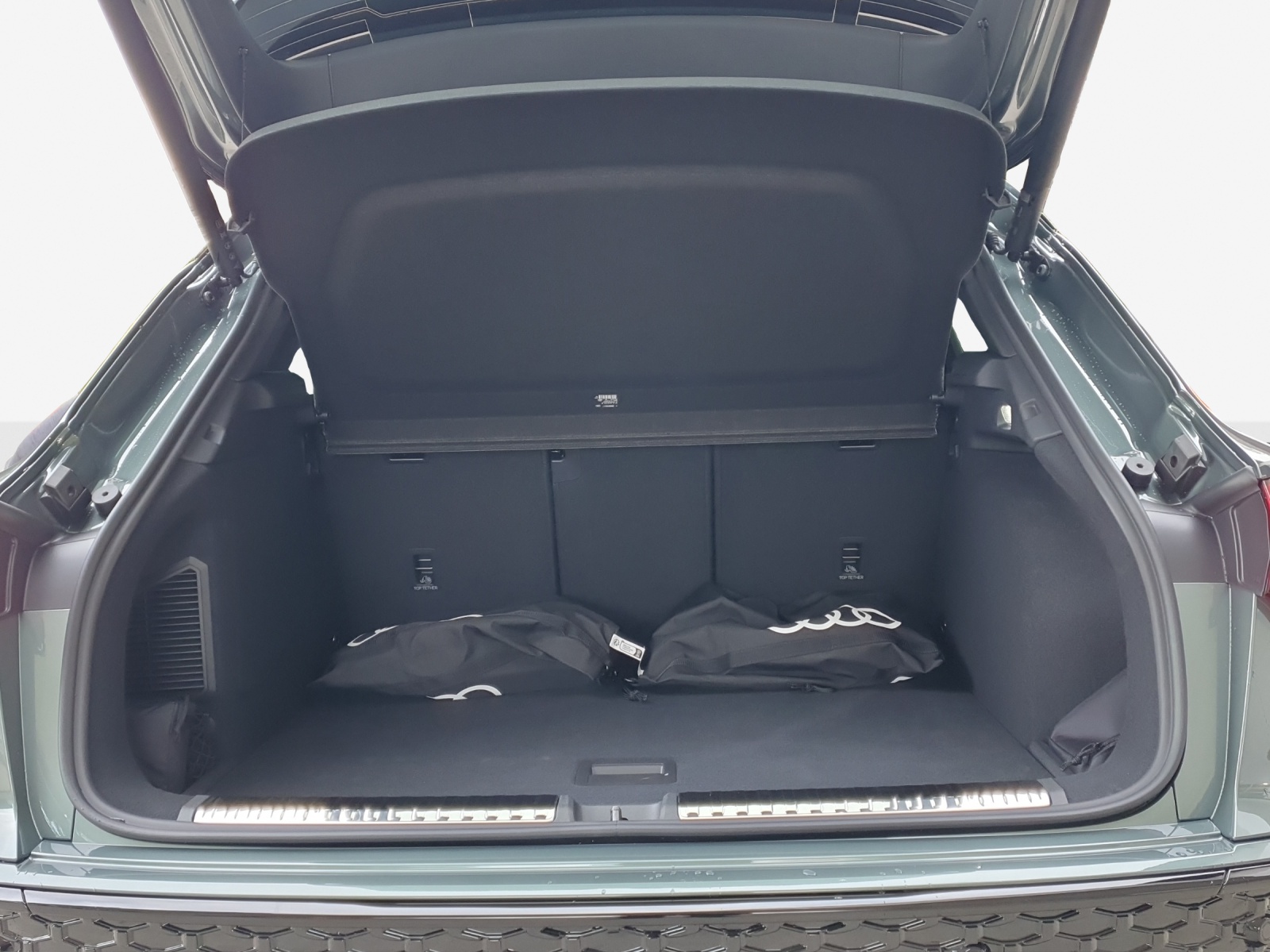 AUDI Q3 SUV e-hybrid 200 kW S tronig-image-12