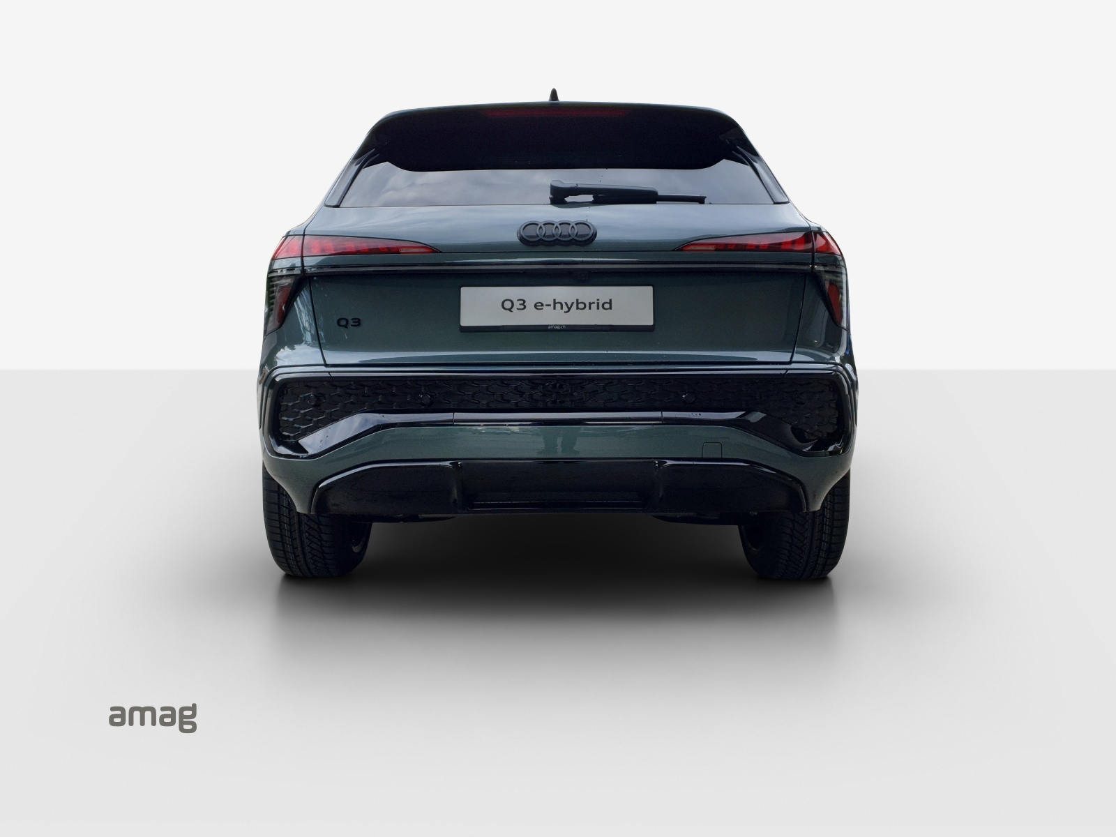 AUDI Q3 SUV e-hybrid 200 kW S tronig-showroom-element-3