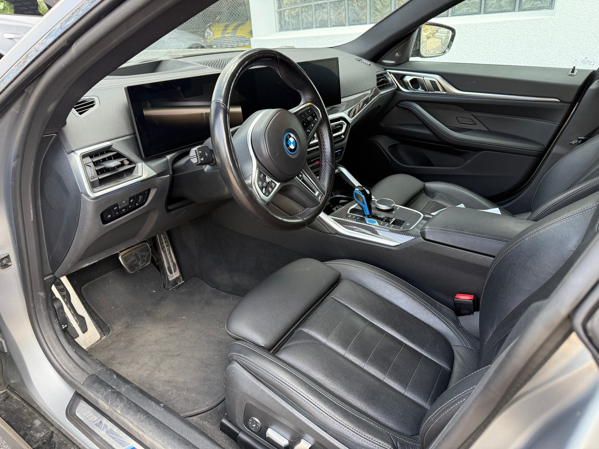 BMW i4 M50 M Sport Pro Frozen Pure Grey II-image-4
