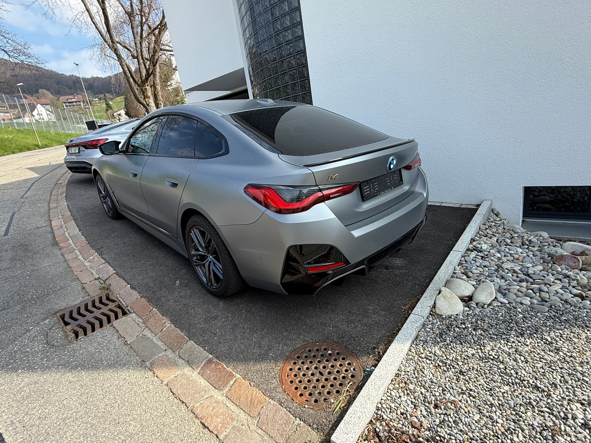 BMW i4 M50 M Sport Pro Frozen Pure Grey II-image-2