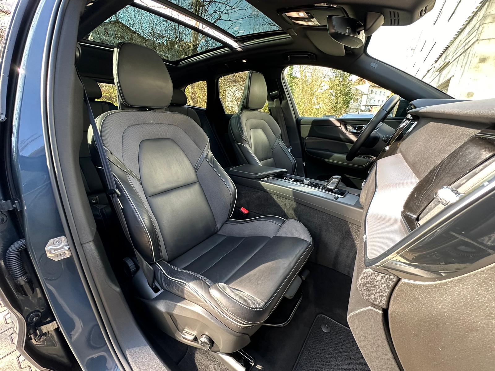 VOLVO XC60 T6 eAWD R-Design Geartronic-image-19
