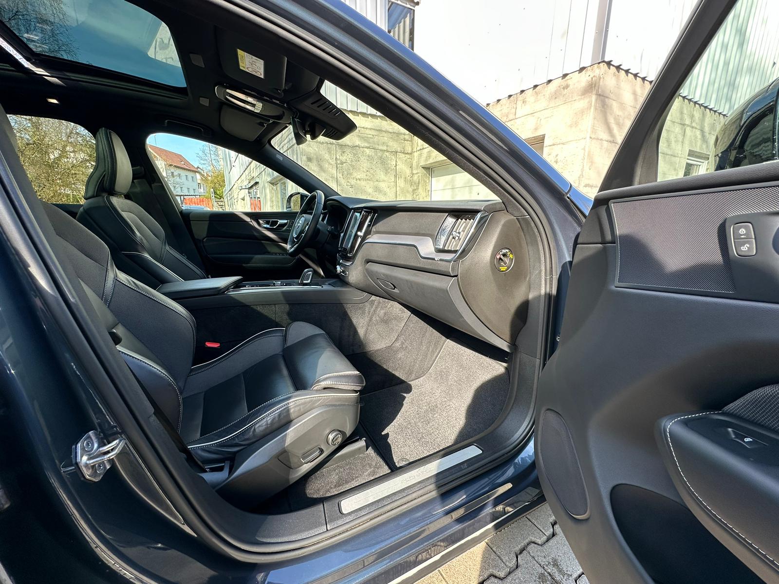 VOLVO XC60 T6 eAWD R-Design Geartronic-image-18