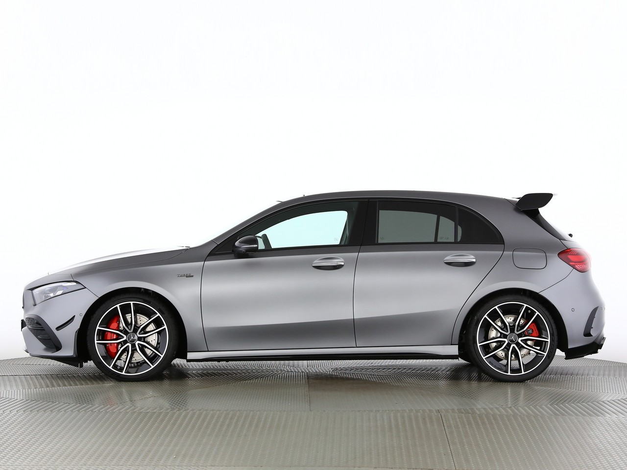 MERCEDES-BENZ A AMG 35 4Matic 8G-DCT-showroom-element-2