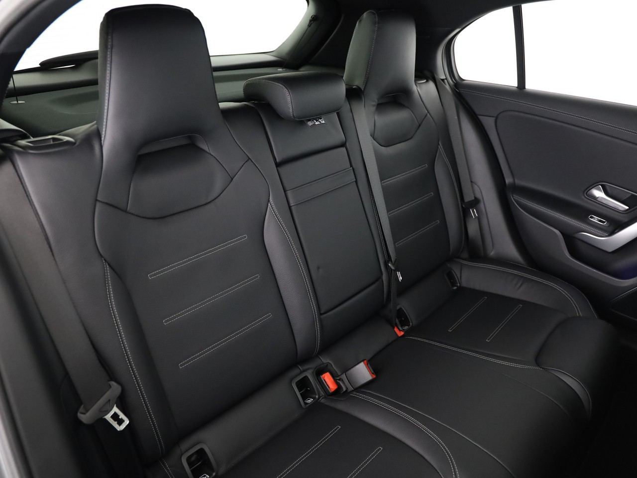 MERCEDES-BENZ A AMG 35 4Matic 8G-DCT-image-11