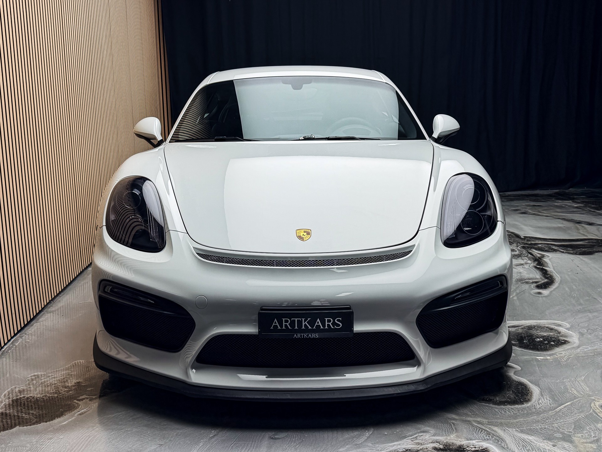PORSCHE Cayman GT4-showroom-element-2