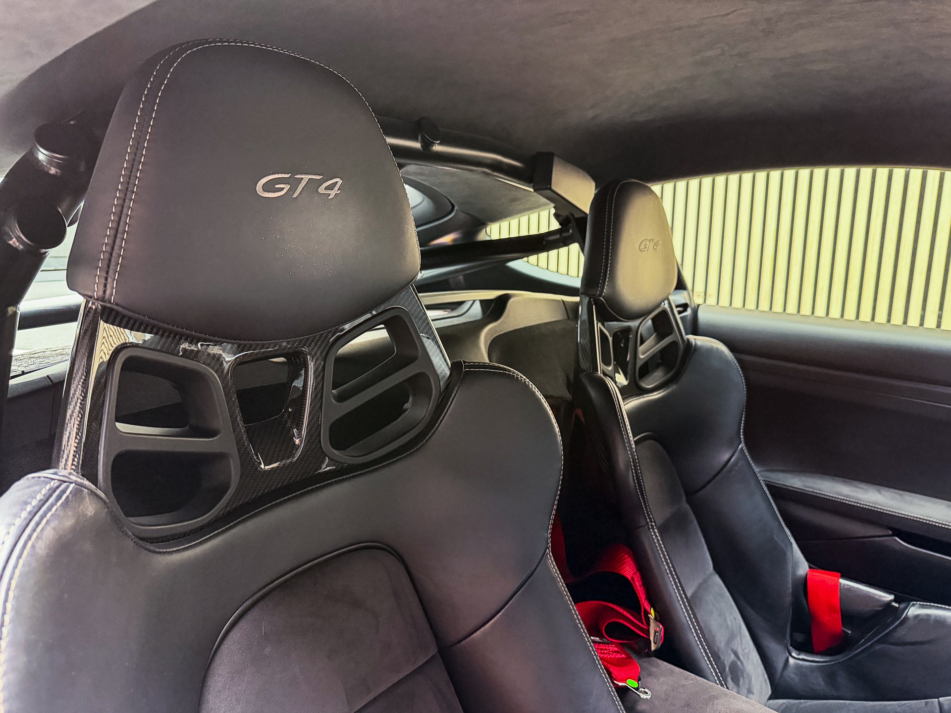 PORSCHE Cayman GT4-image-9
