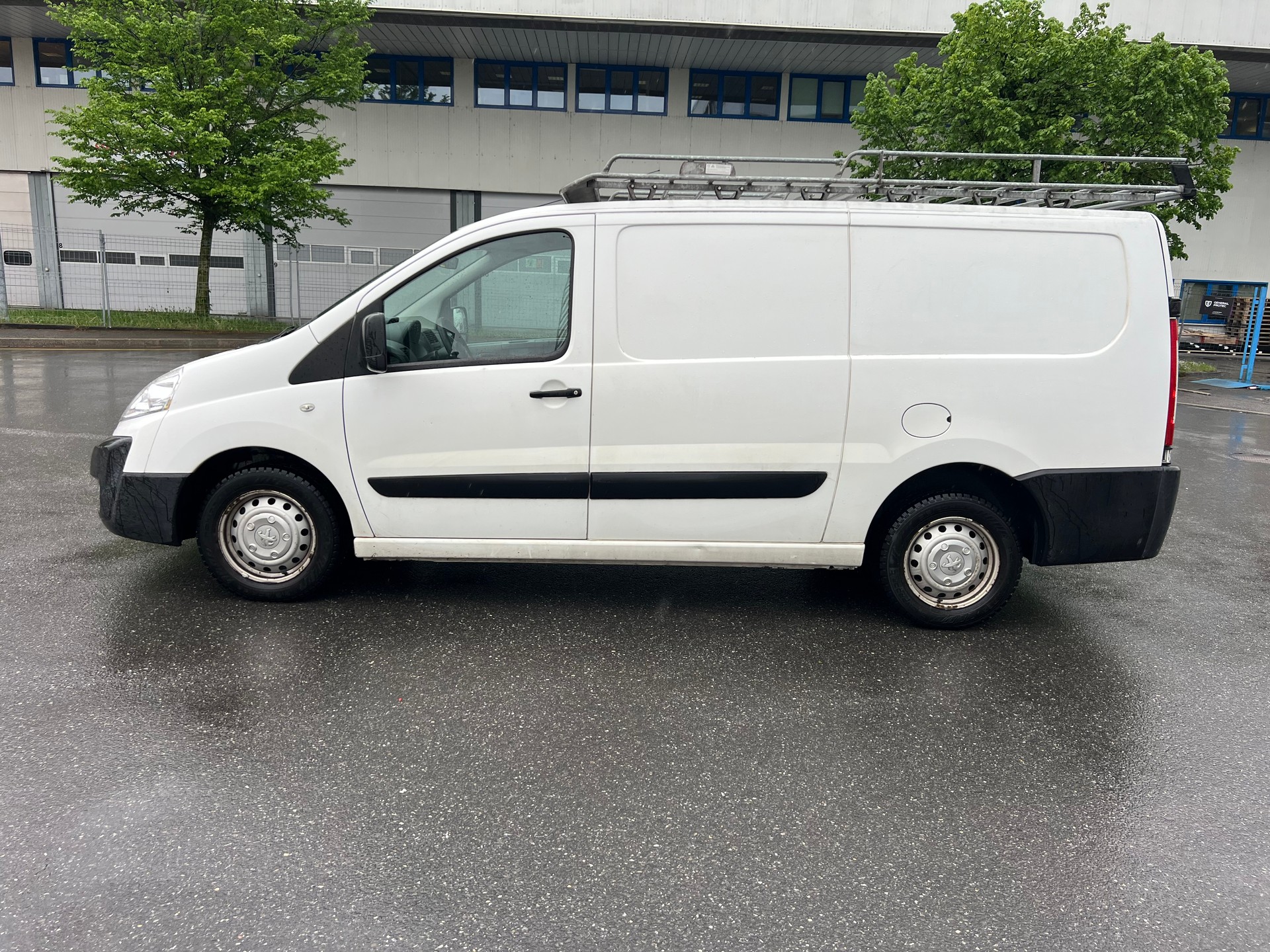 PEUGEOT Expert 2.0 HDi 229 L2H1-image-2