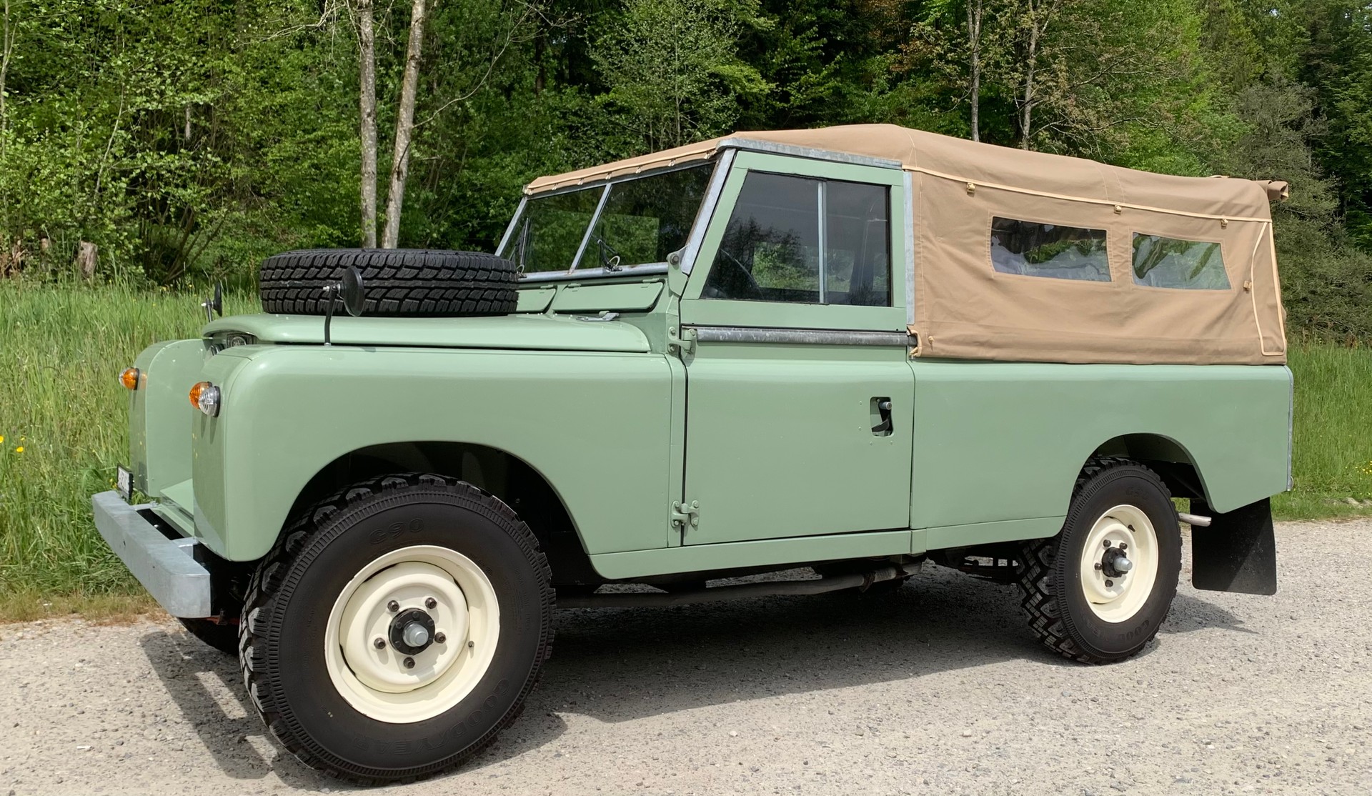 LAND ROVER 109/IIA-image-2