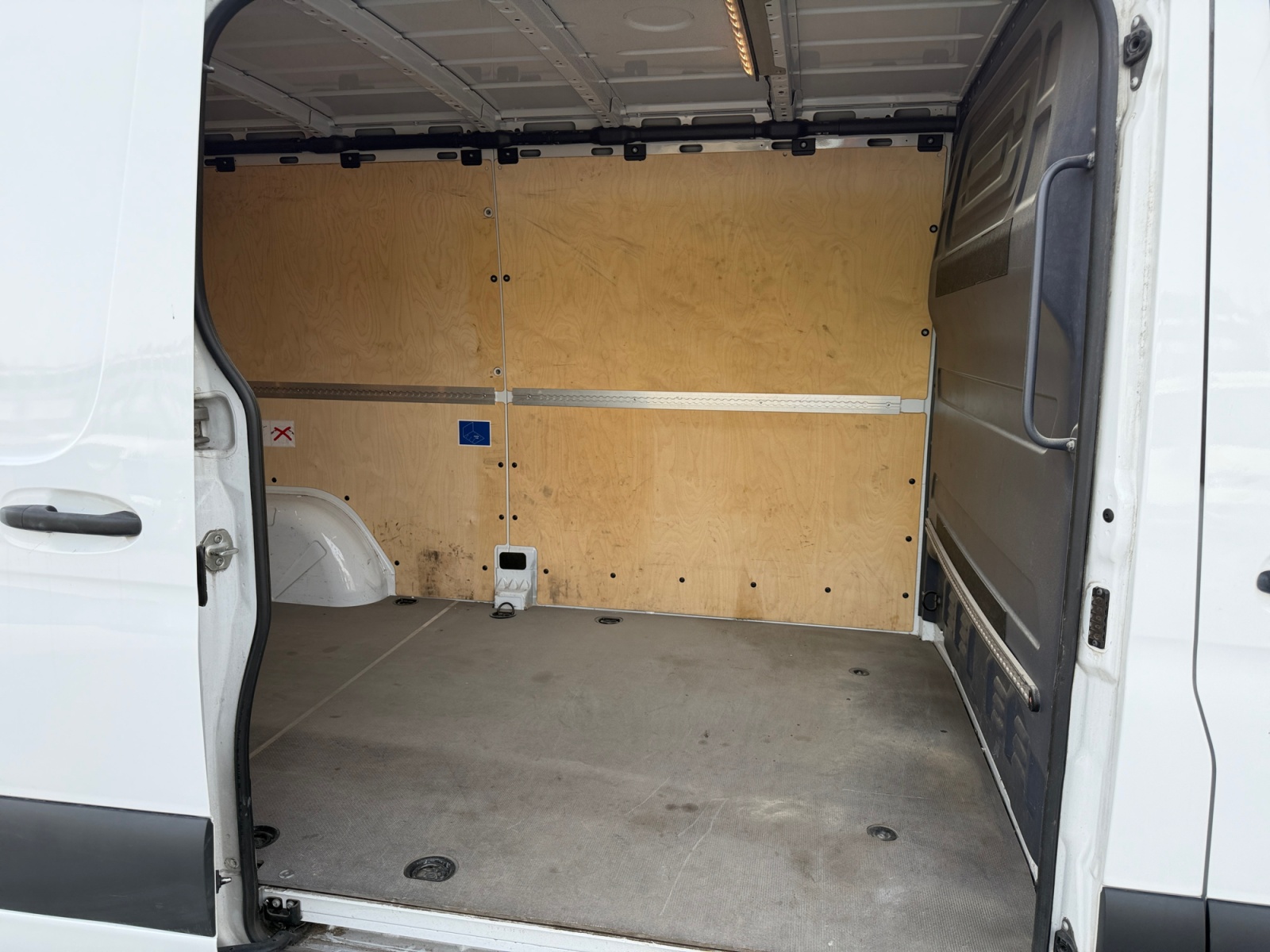 MERCEDES-BENZ Sprinter 314 CDI Standard L2H1 FWD-image-15