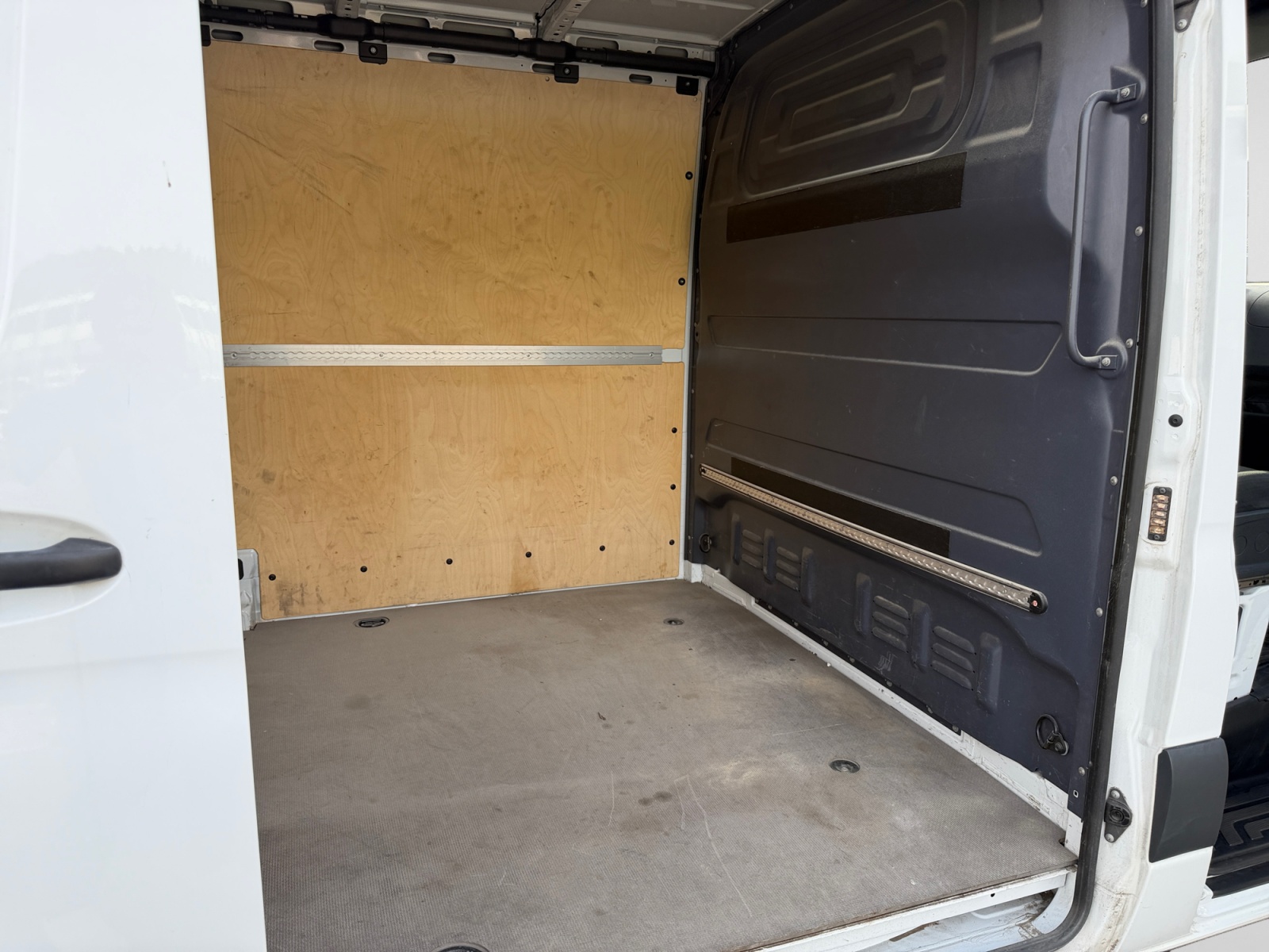 MERCEDES-BENZ Sprinter 314 CDI Standard L2H1 FWD-image-17