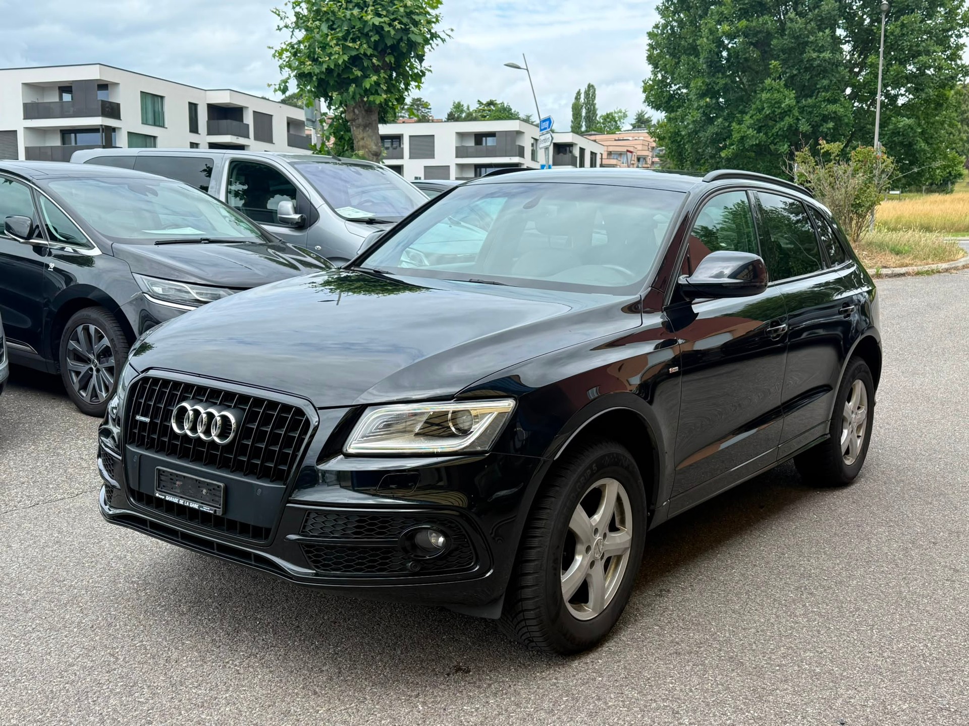 AUDI Q5 2.0 TDI quattro-image-1