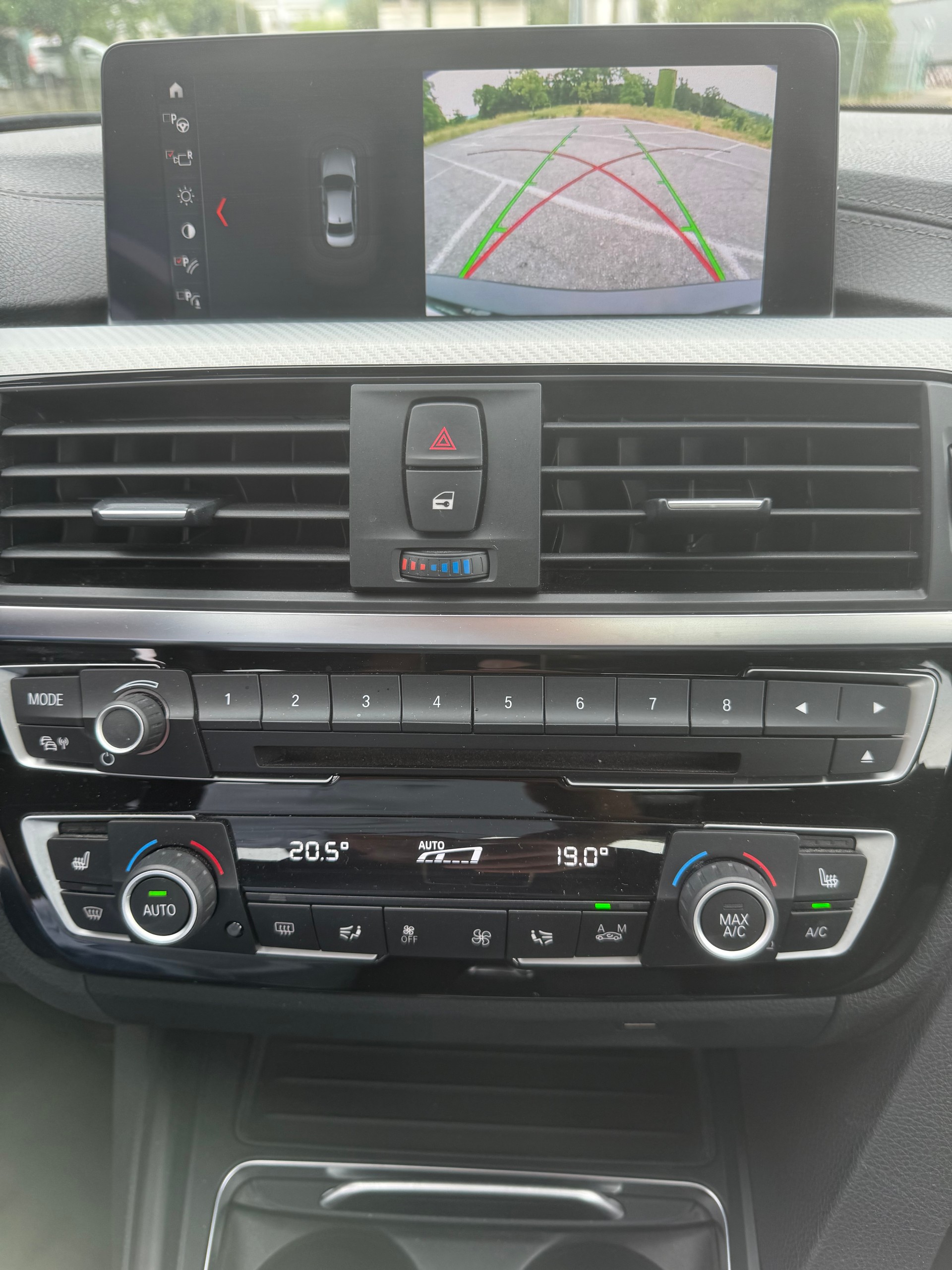 BMW 320d xDrive Edition Sport Line Steptronic-image-12