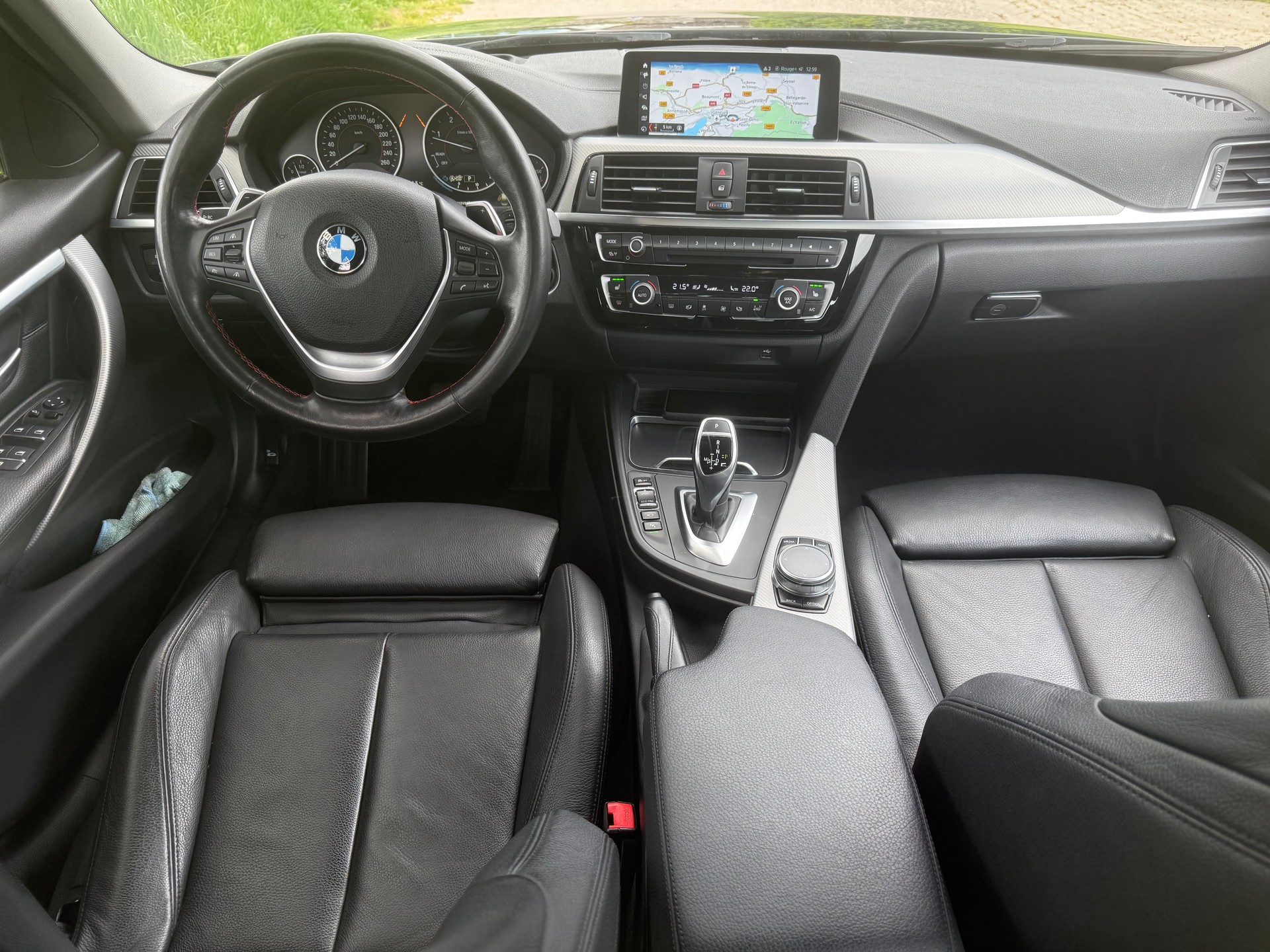 BMW 320d xDrive Edition Sport Line Steptronic-image-6
