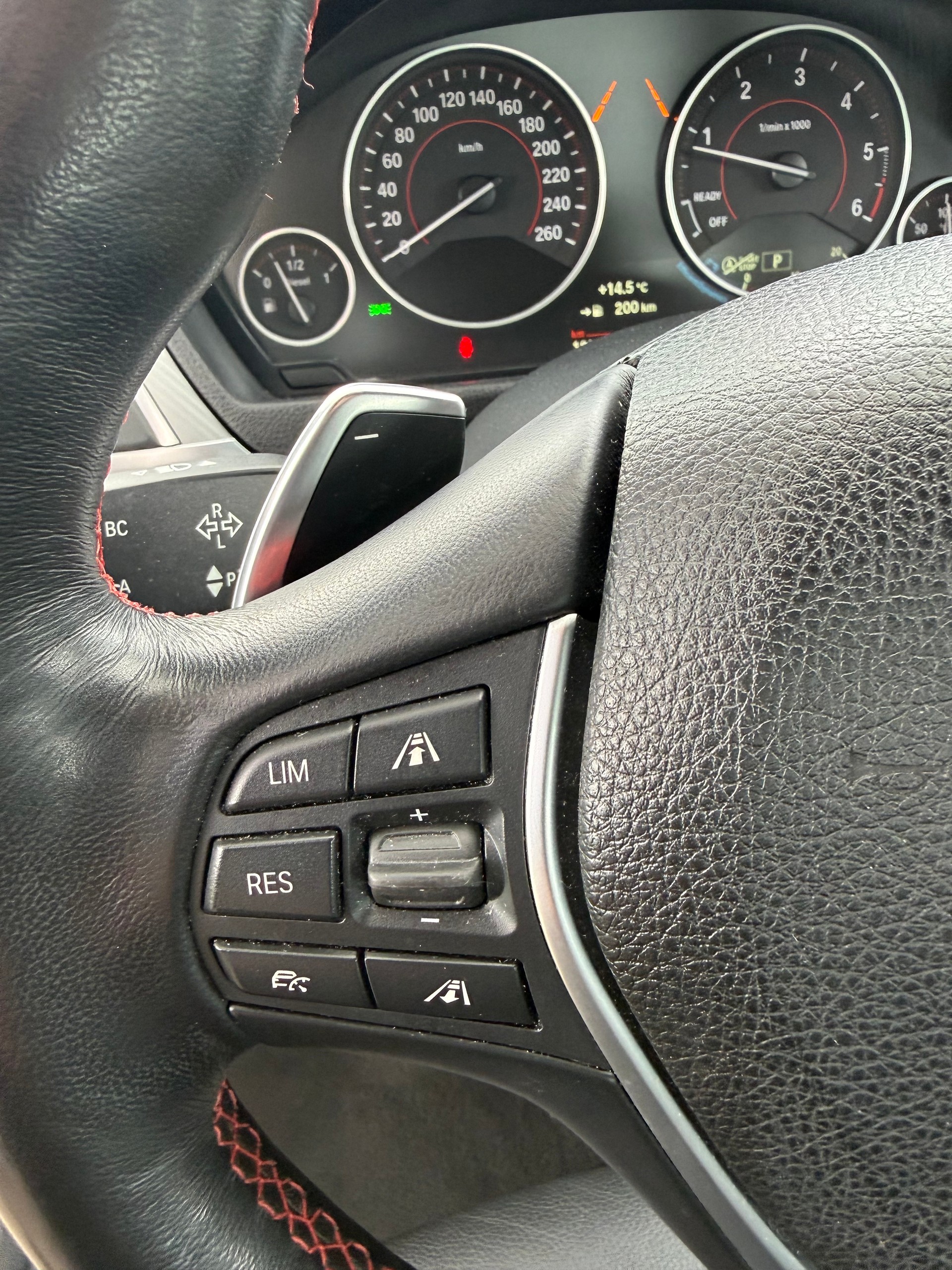 BMW 320d xDrive Edition Sport Line Steptronic-image-12