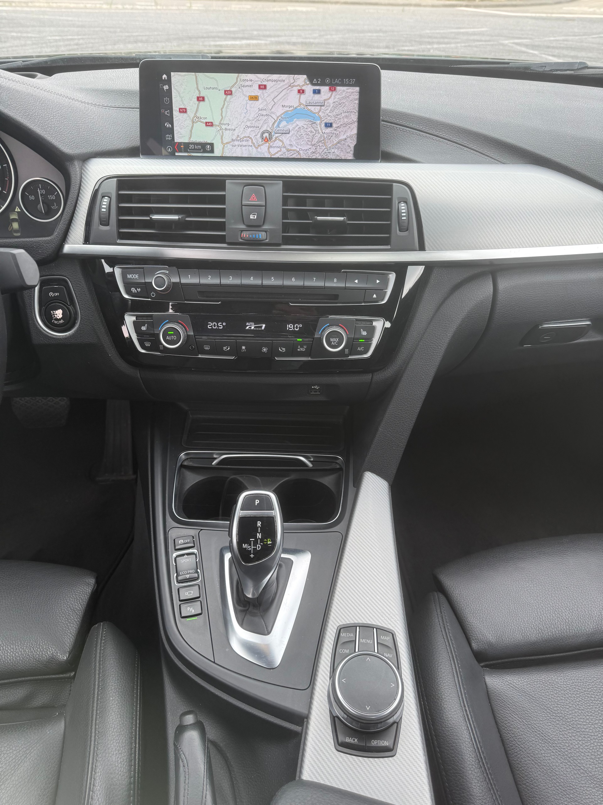 BMW 320d xDrive Edition Sport Line Steptronic-image-10