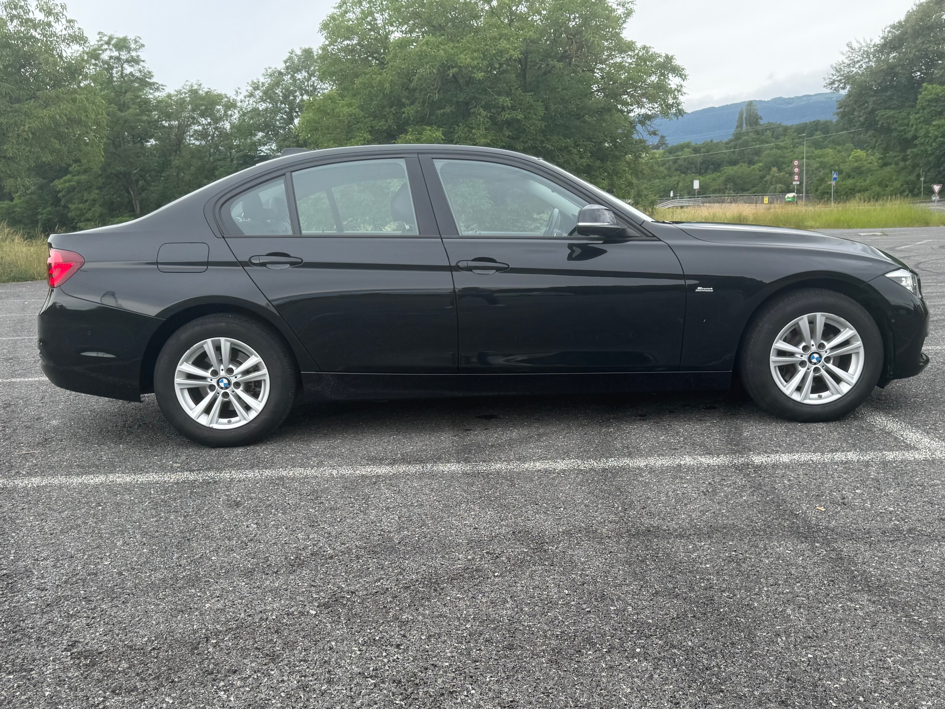 BMW 320d xDrive Edition Sport Line Steptronic-image-6