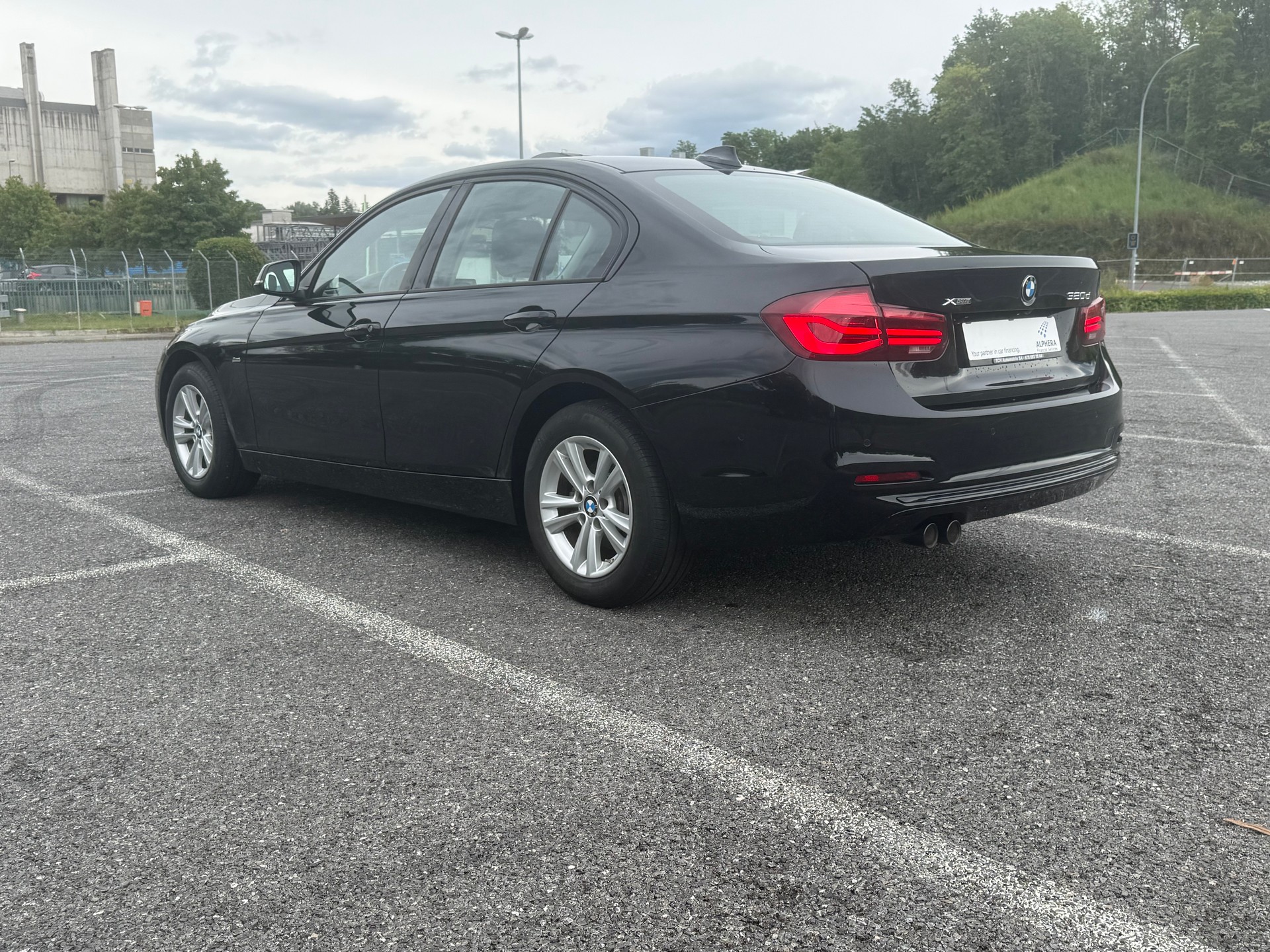 BMW 320d xDrive Edition Sport Line Steptronic-image-4