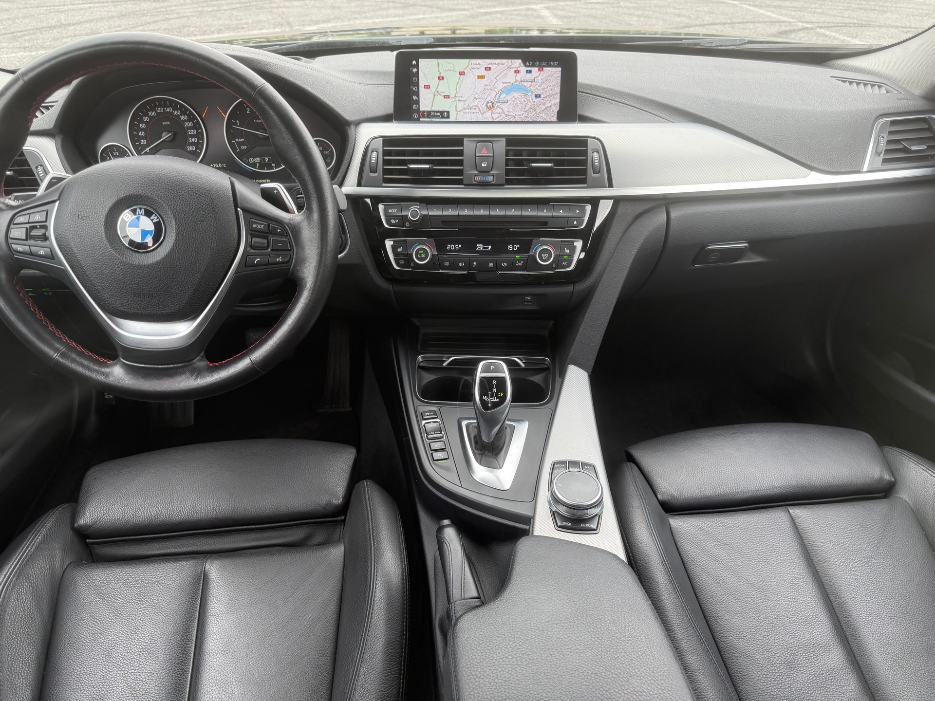 BMW 320d xDrive Edition Sport Line Steptronic-image-7