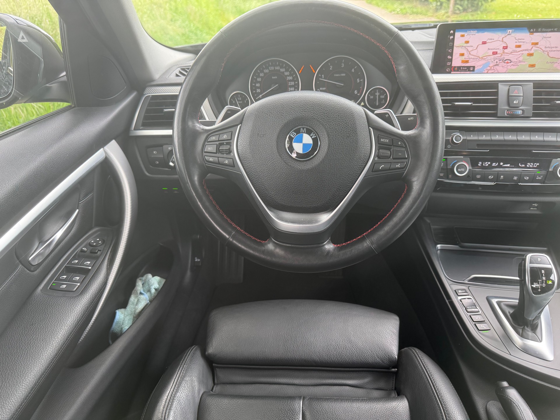 BMW 320d xDrive Edition Sport Line Steptronic-image-11
